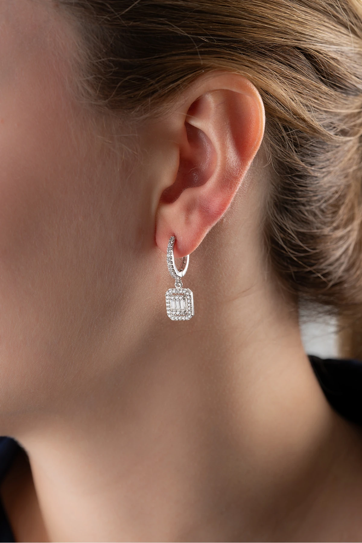 Taşlı Baget Gümüş Küpe