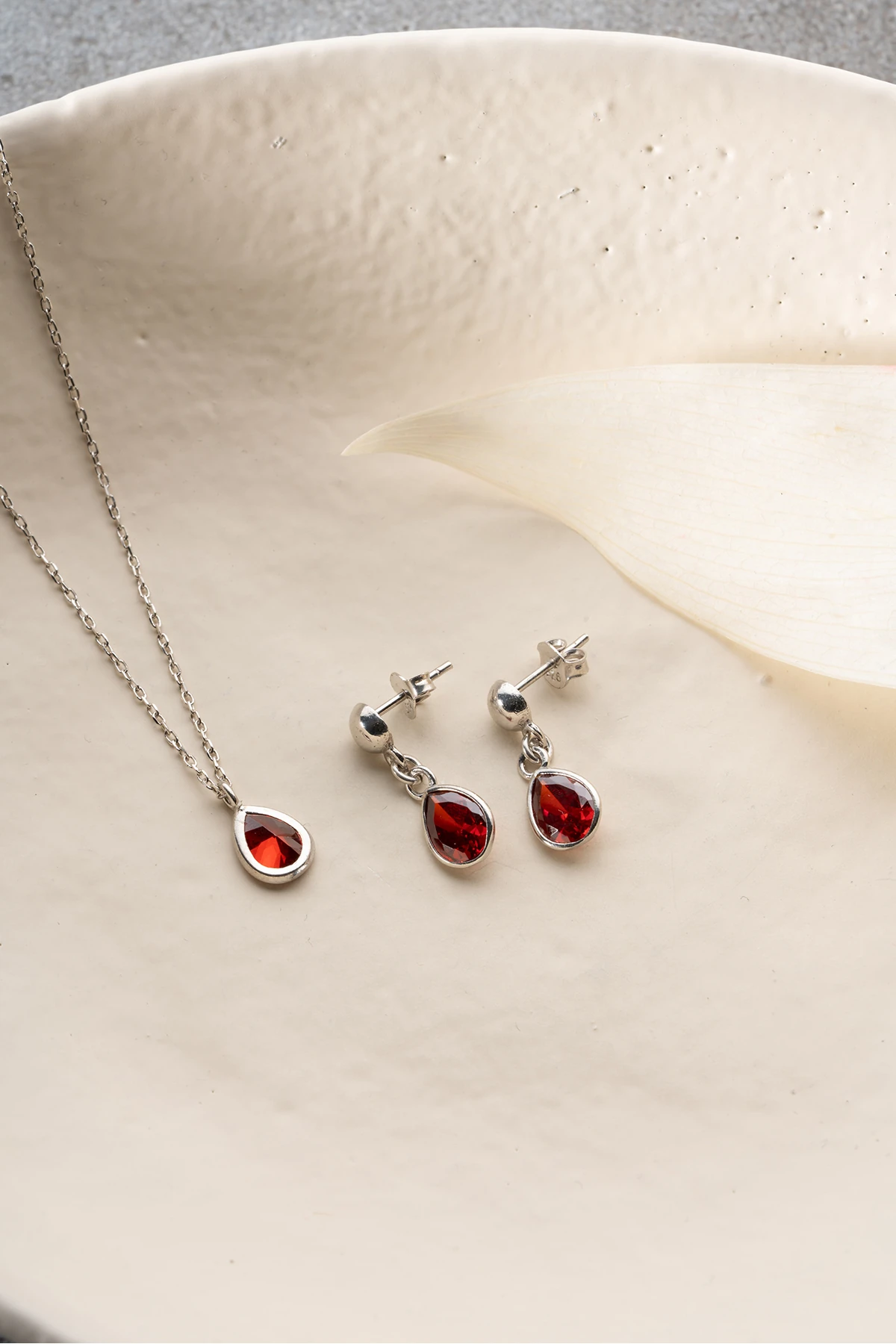 Damla Taşlı Gümüş Kolye ve Küpe Takı Seti