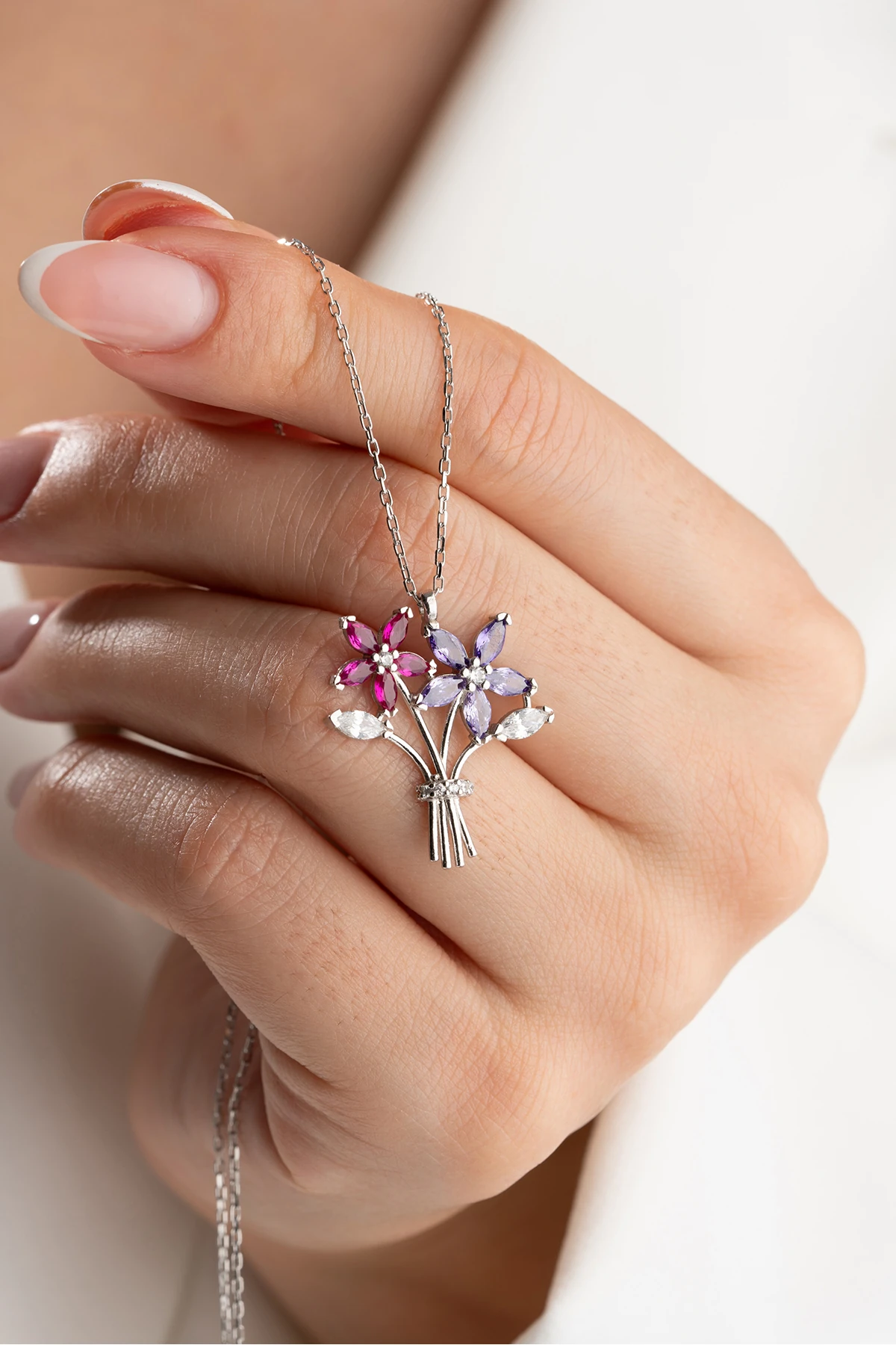 Çiçek Buketi Gümüş Kolye