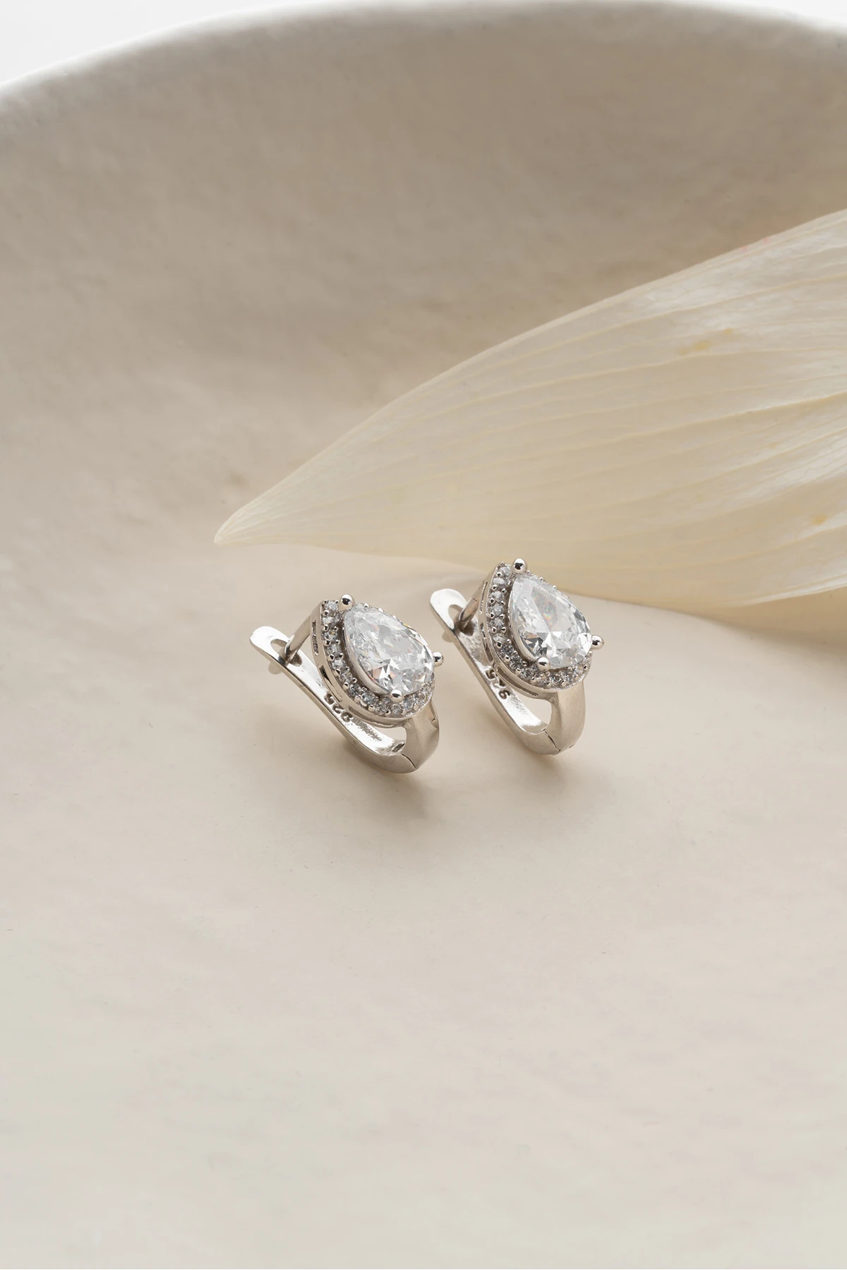 Damla Taşlı Gümüş Küpe