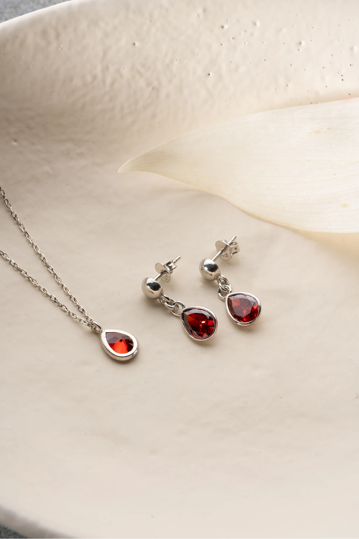 Damla Taşlı Gümüş Kolye ve Küpe Takı Seti