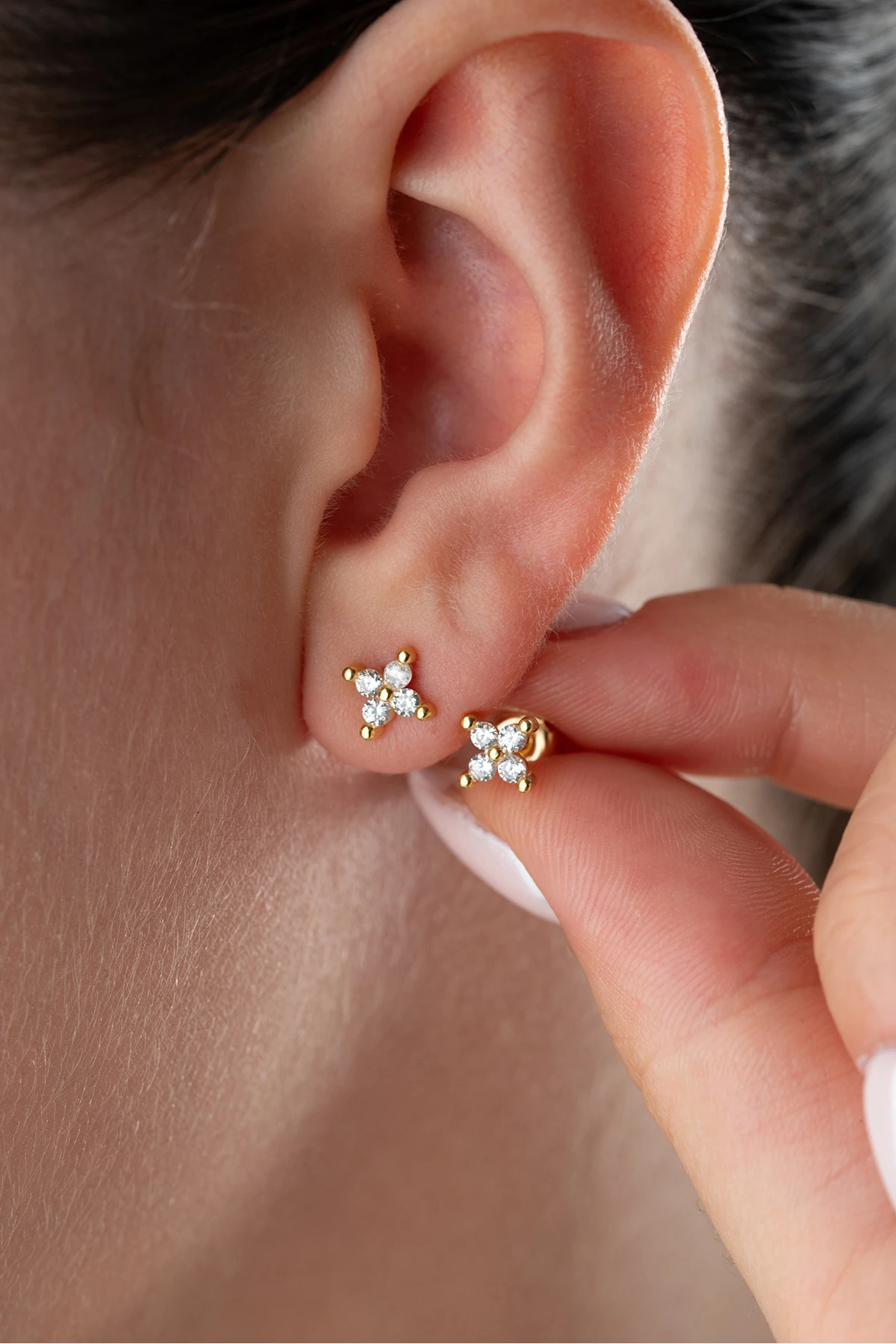 Taşlı Mini Çiçek Gümüş Küpe 