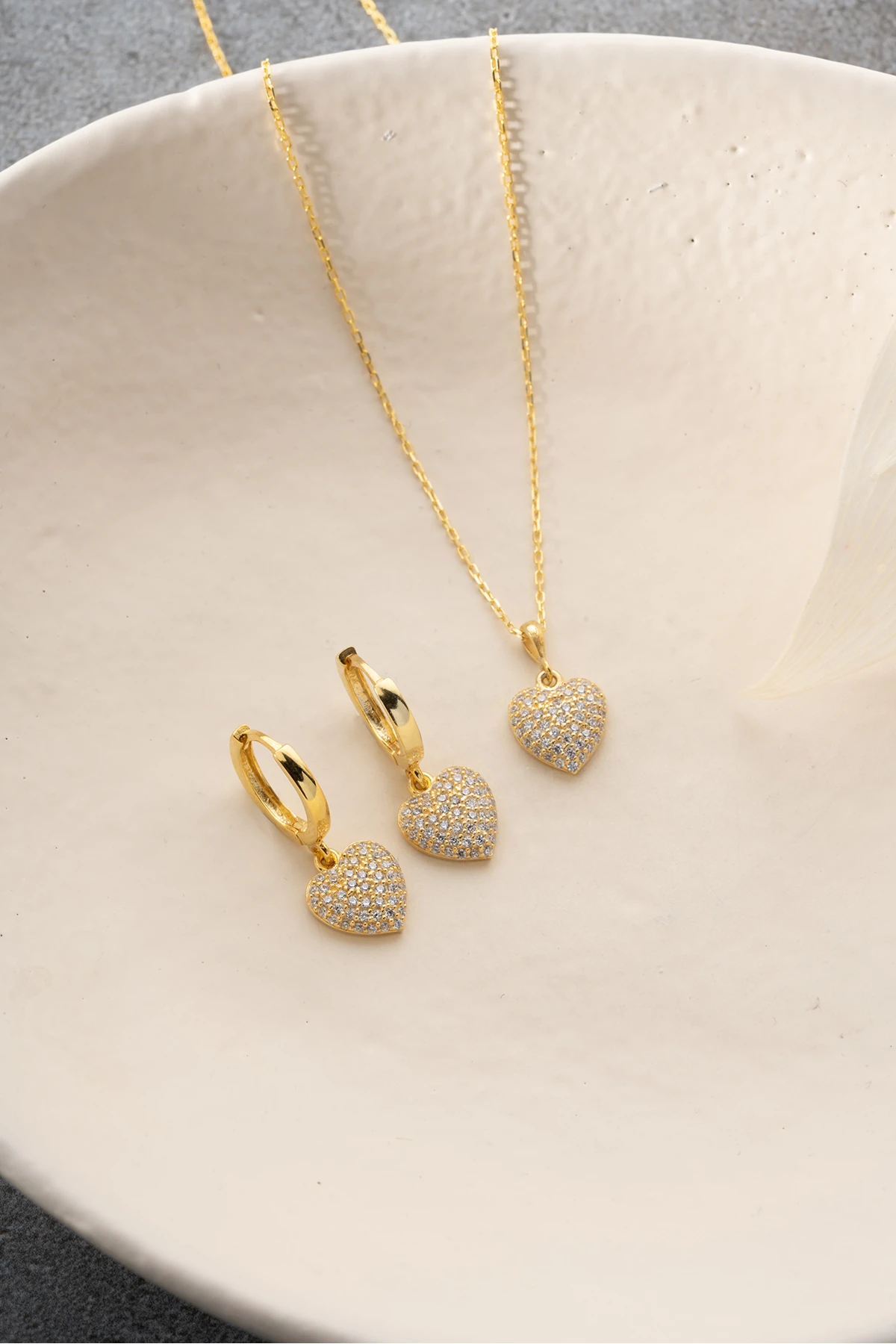 Kalpli Kolye ve Sallantılı Küpe Seti