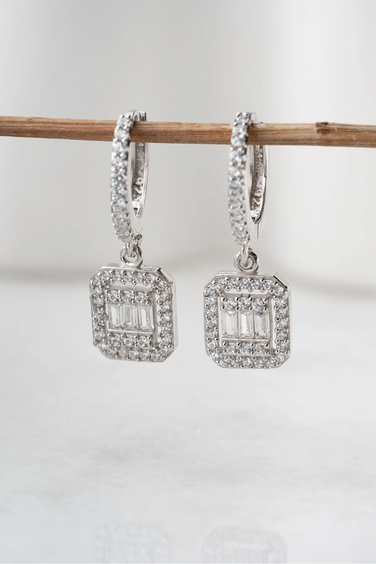 Taşlı Baget Gümüş Küpe