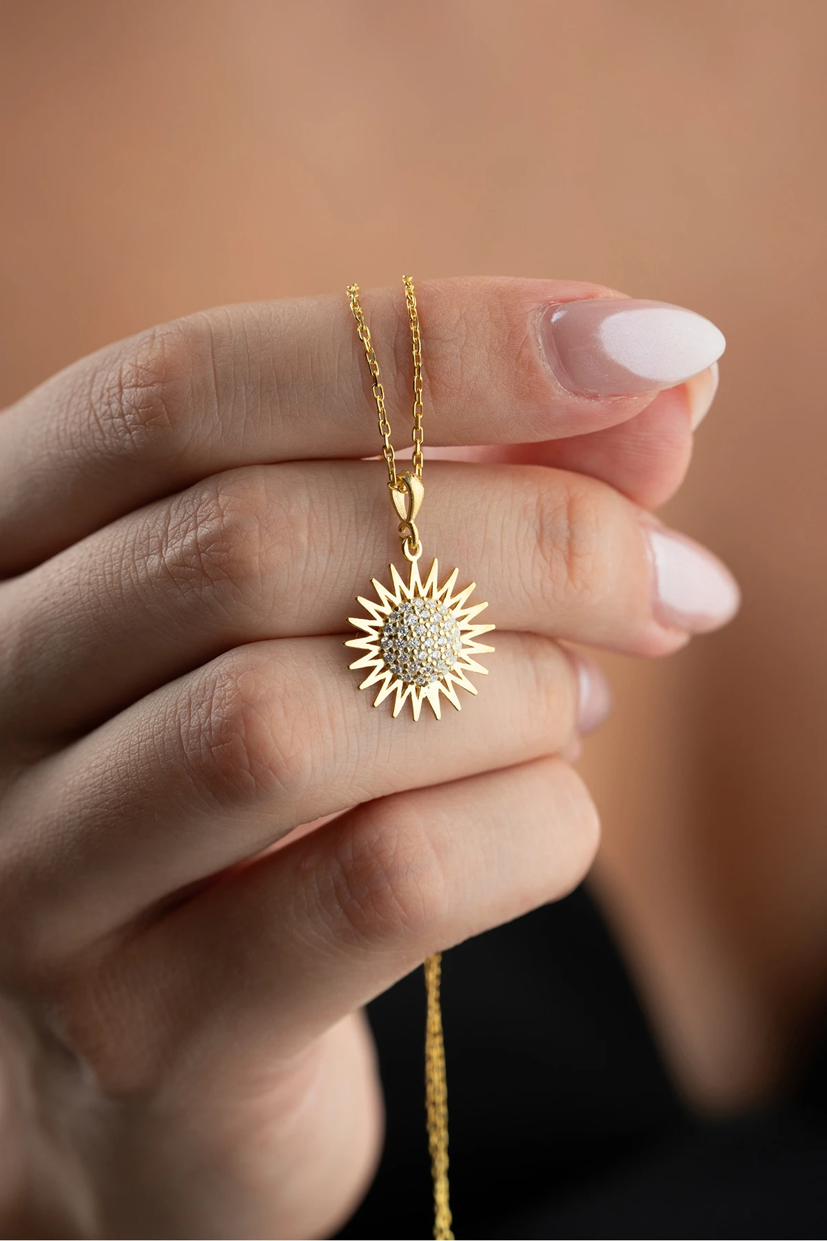 Güneş Figürlü Gümüş Kolye