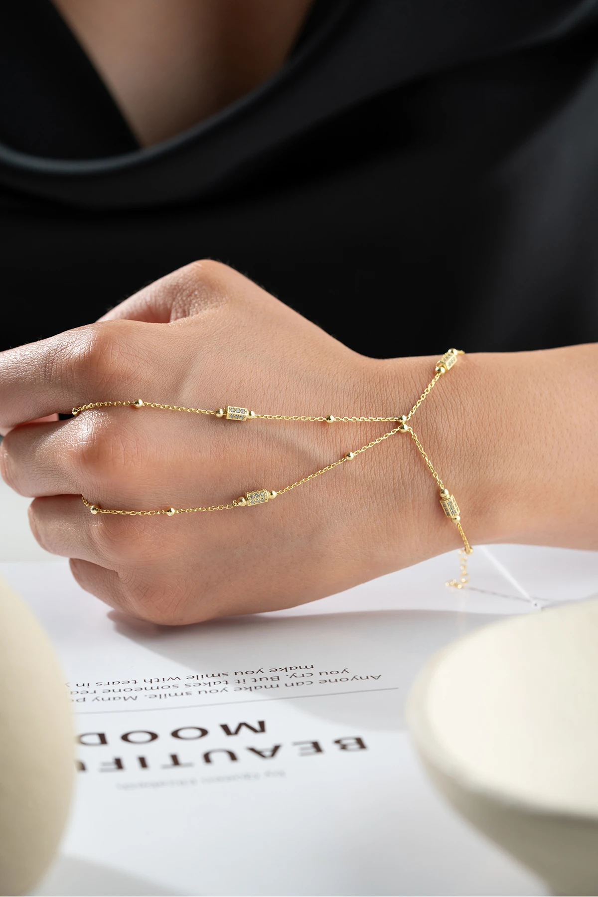 Baget Taşlı Bar Motifli Şahmeran