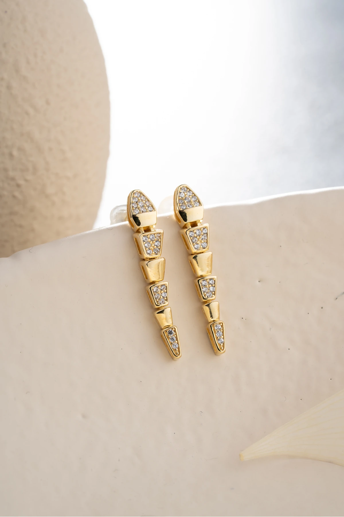 Taşlı Yılan Küpe