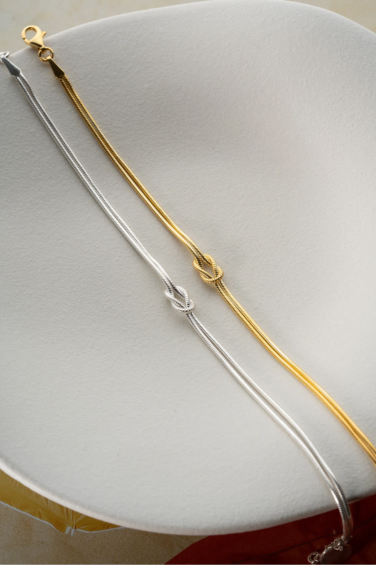 Aşk Düğümü Tasarımlı Harfli Gümüş Çift Bilekliği