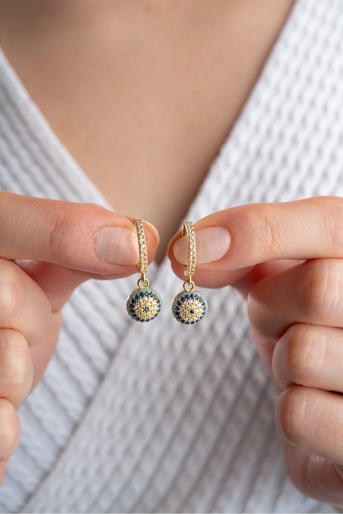 Altın Kaplama Nazar Boncuklu Top Sallantılı Gümüş Küpe