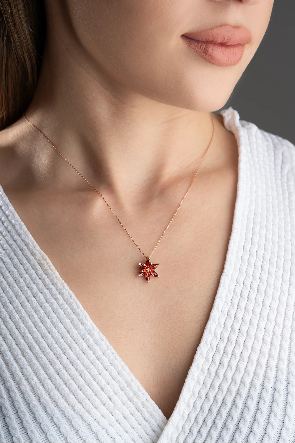 Taşlı Lotus Çiçeği Gümüş Kolye