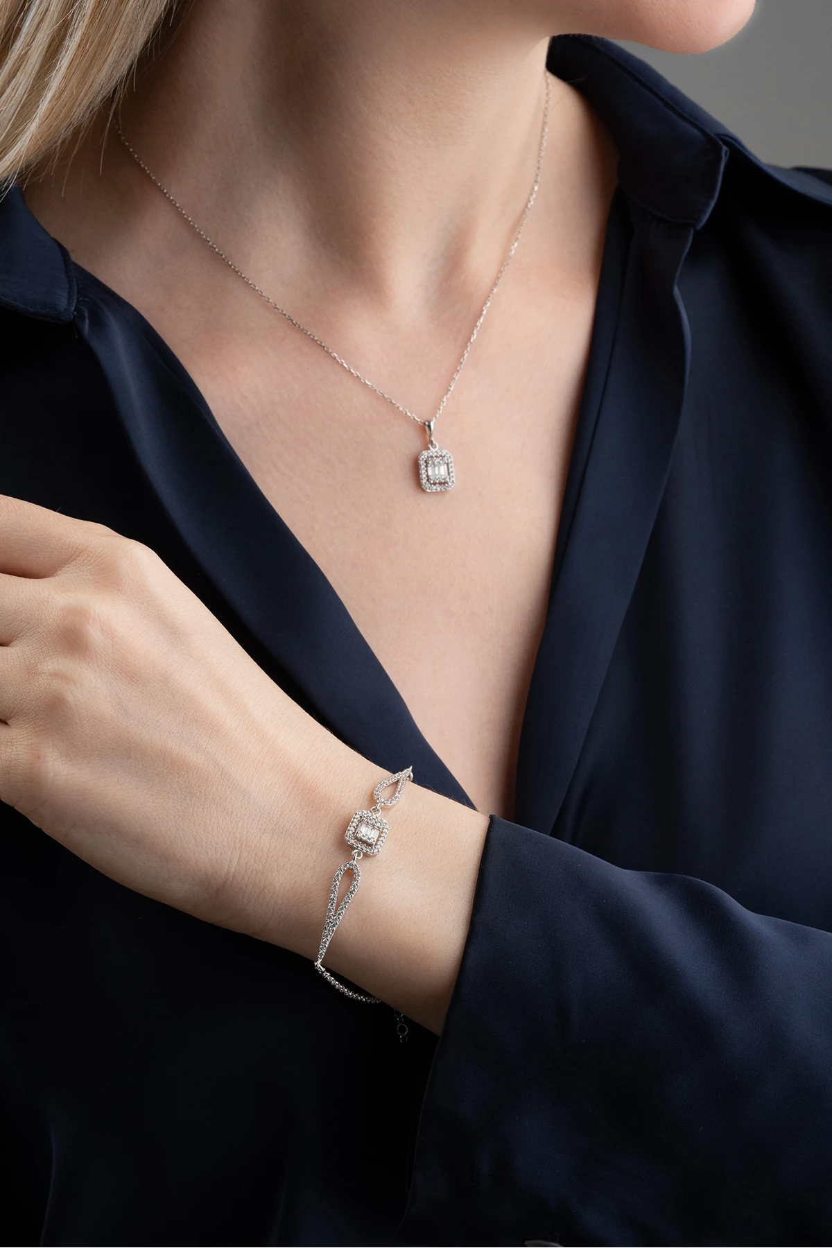 Baget Taşlı Gümüş Kolye ve Bileklik Seti