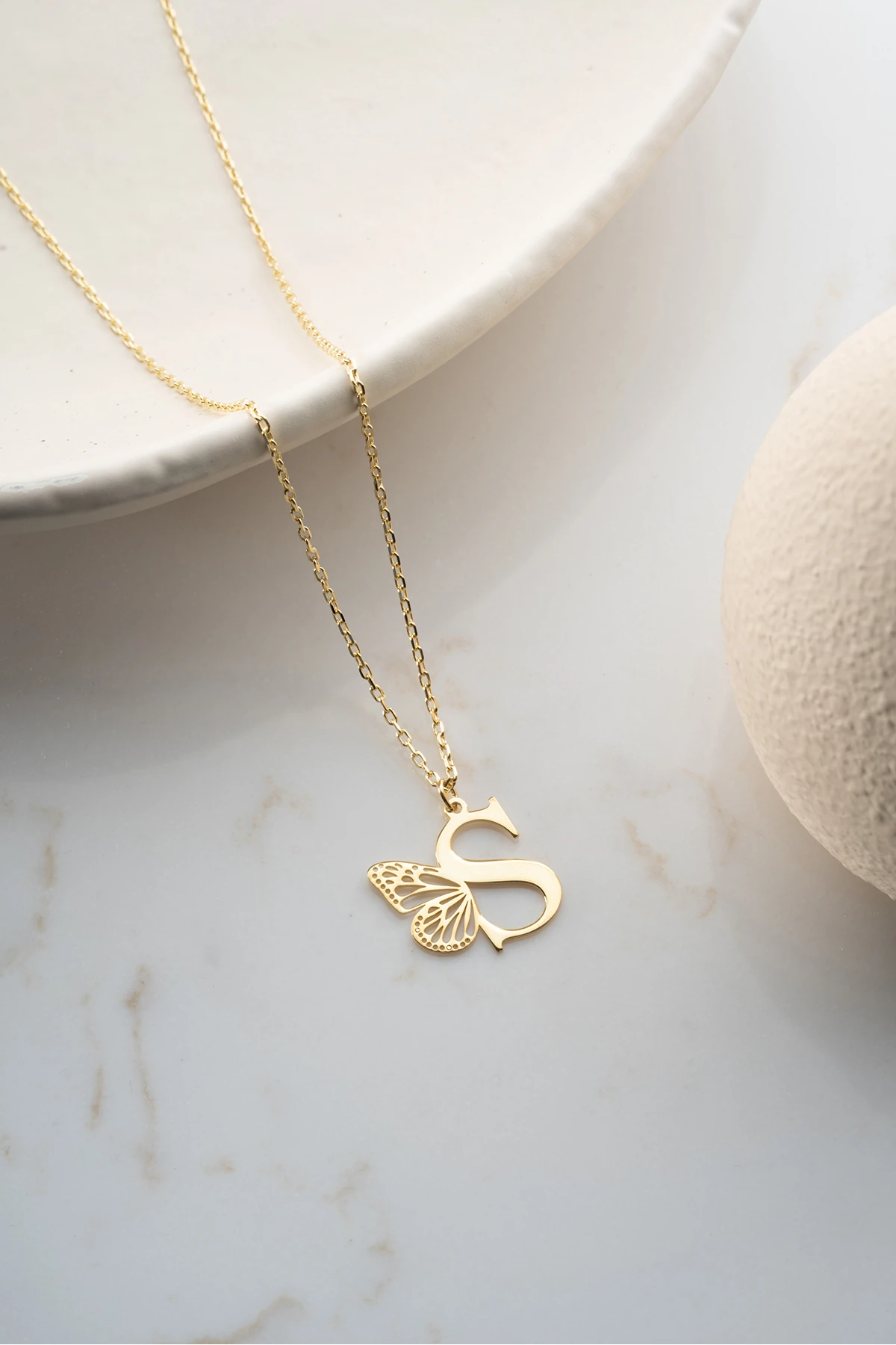 Kelebek Kanatlı Harf Gümüş Kolye