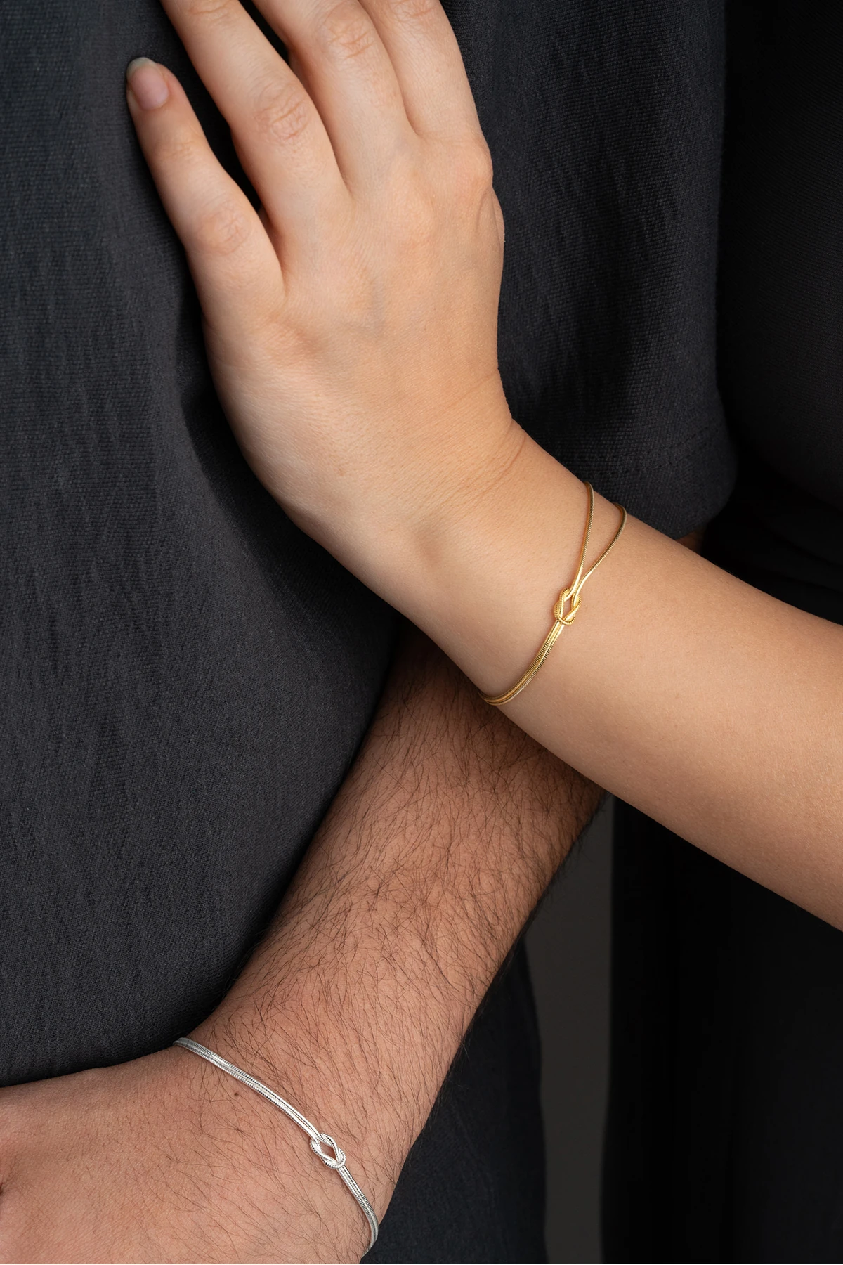 Aşk Düğümü Tasarımlı Harfli Gümüş Çift Bilekliği