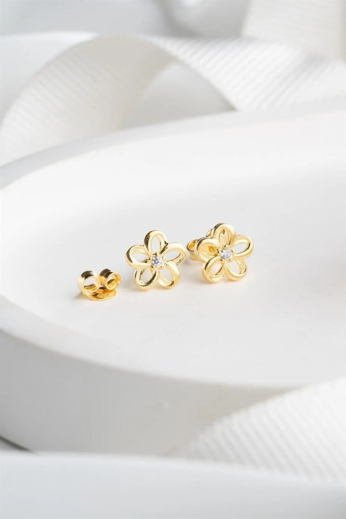 Çiçek Çivi Gümüş Küpe