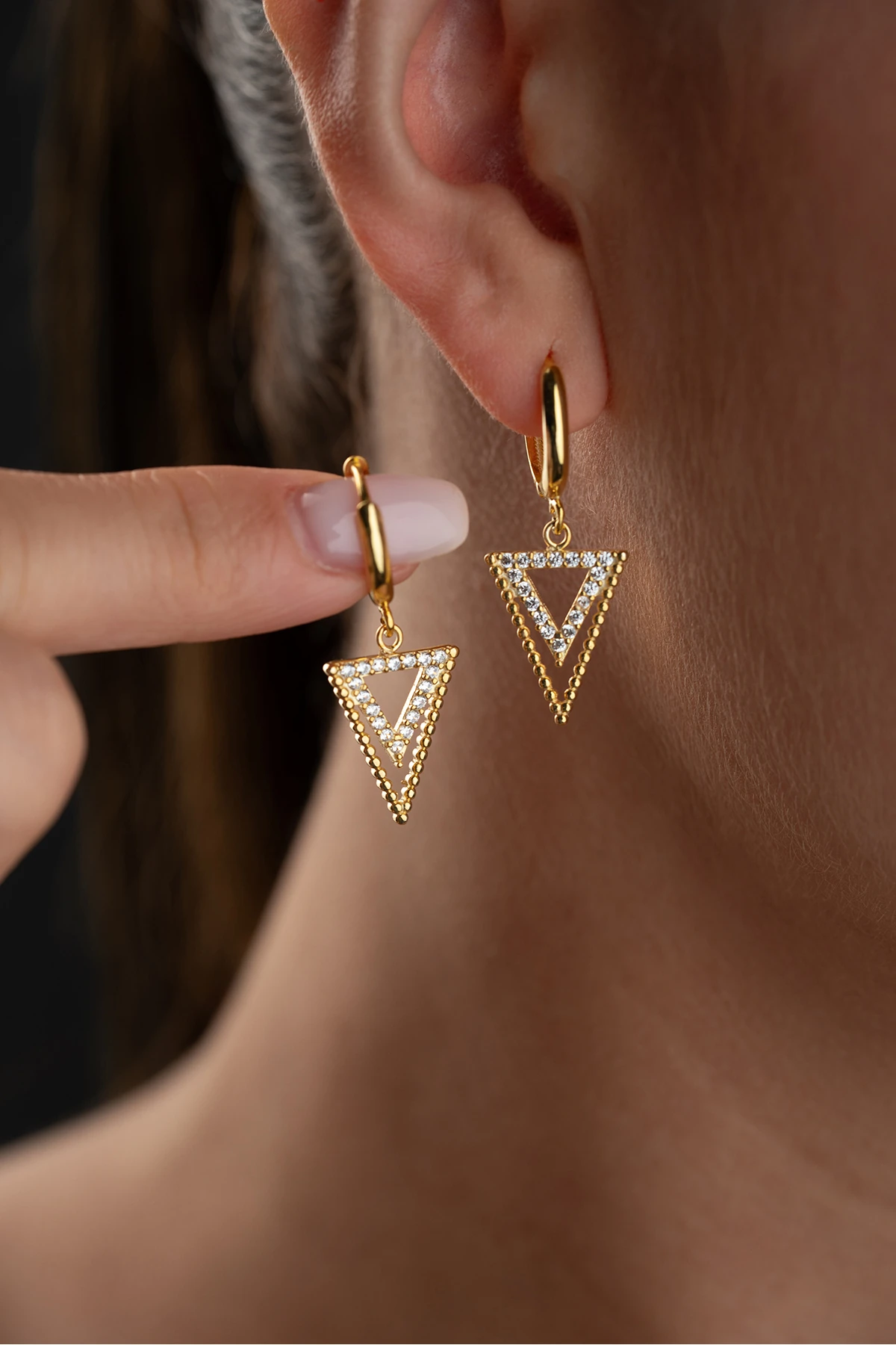 Geometrik Üçgen Sallantılı Halka Gümüş Küpe