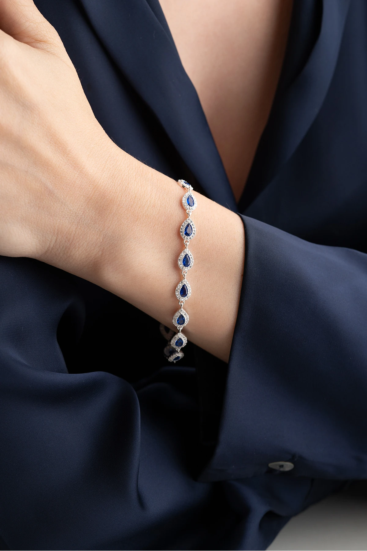 Su Yolu Damla Safir Taşlı Gümüş Kolye