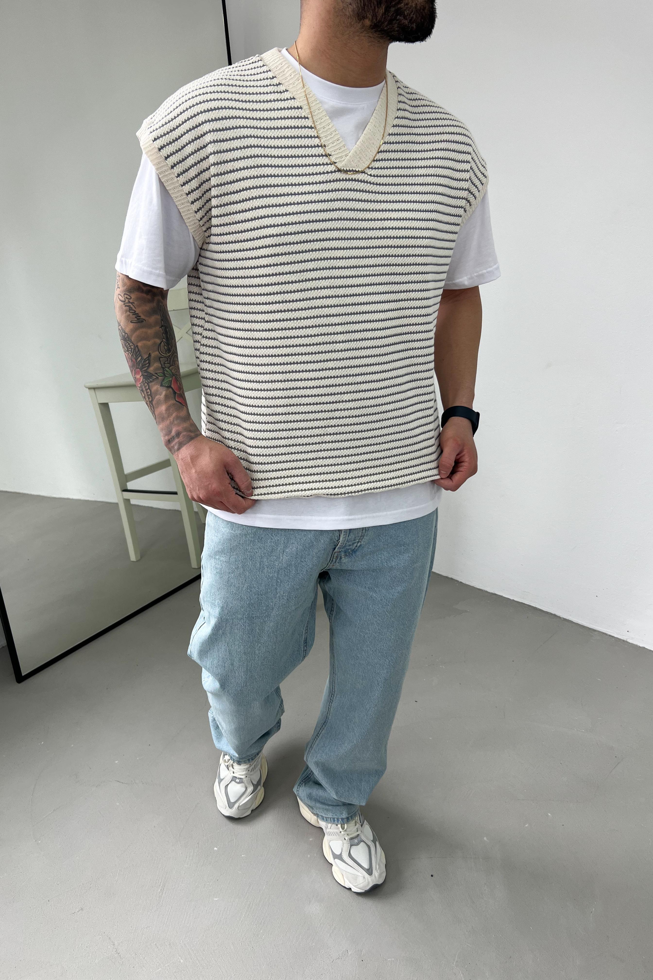V Yaka Çizgili Oversize Süveter 25001