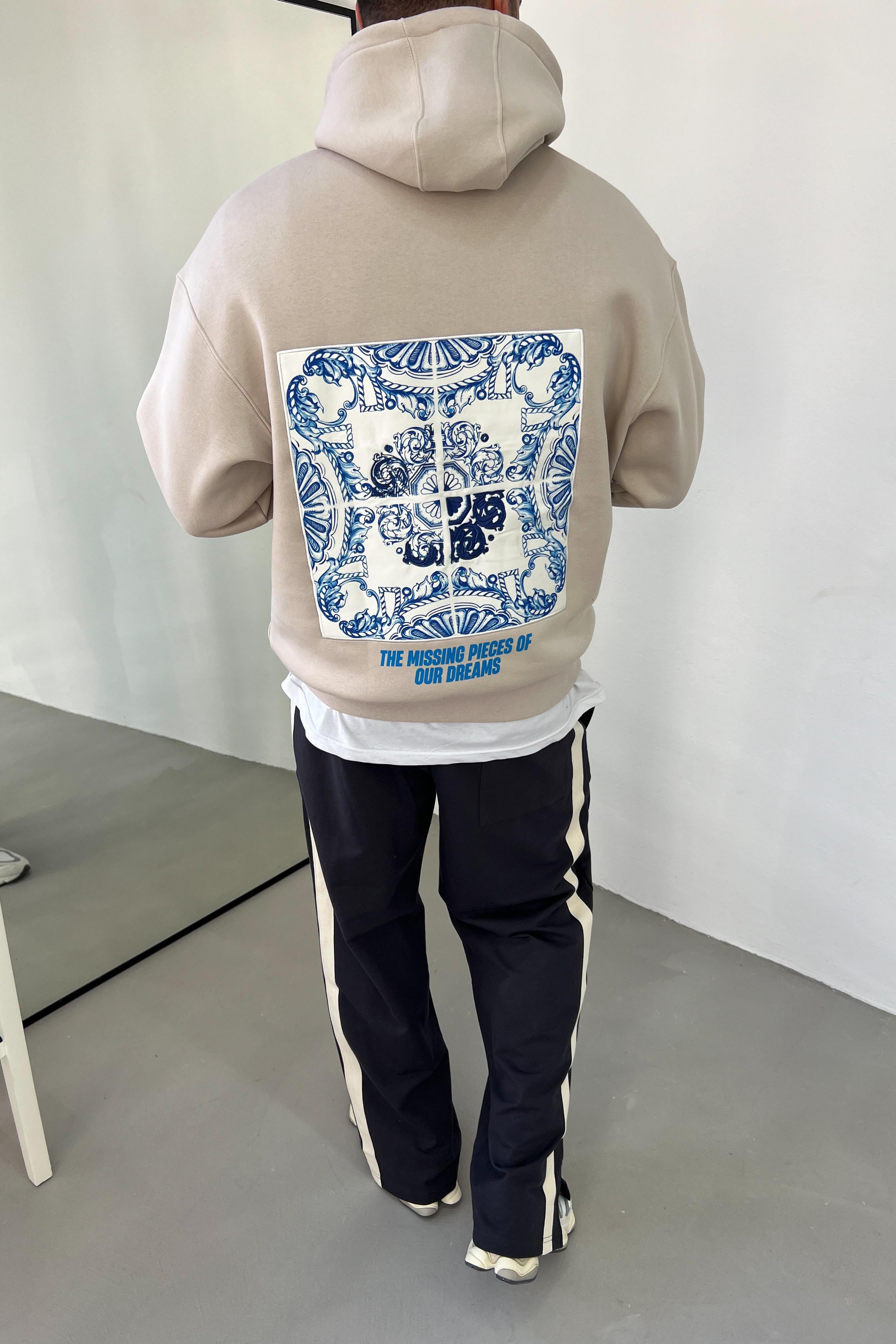 Sırtı Çiçek Motifli Oversize Bej Sweatshirt 1624