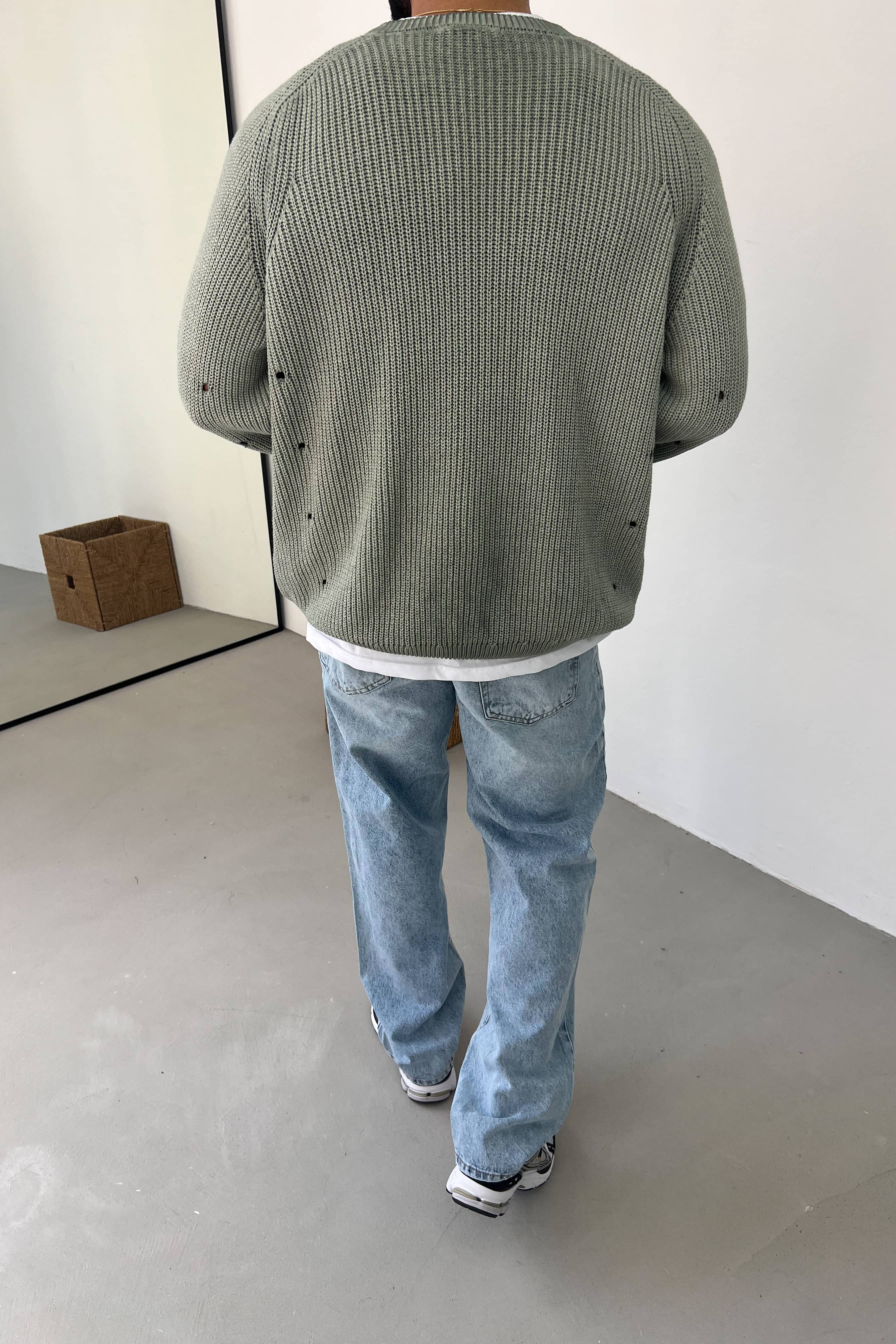 Yırtık Detaylı Yıkamalı Oversize Triko 50-11