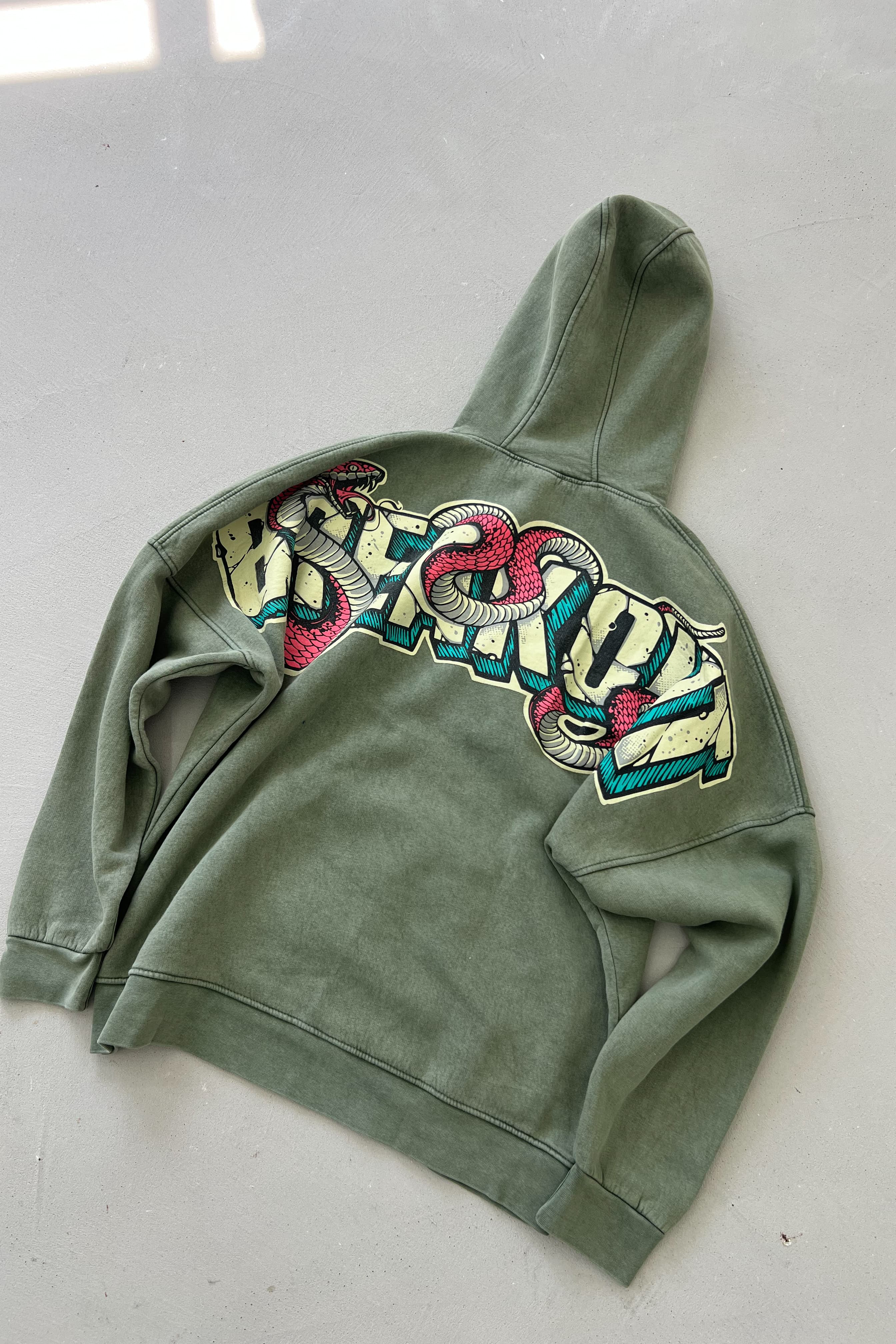Breakout Baskılı Oversize Yıkamalı Haki Sweatshirt 25K203