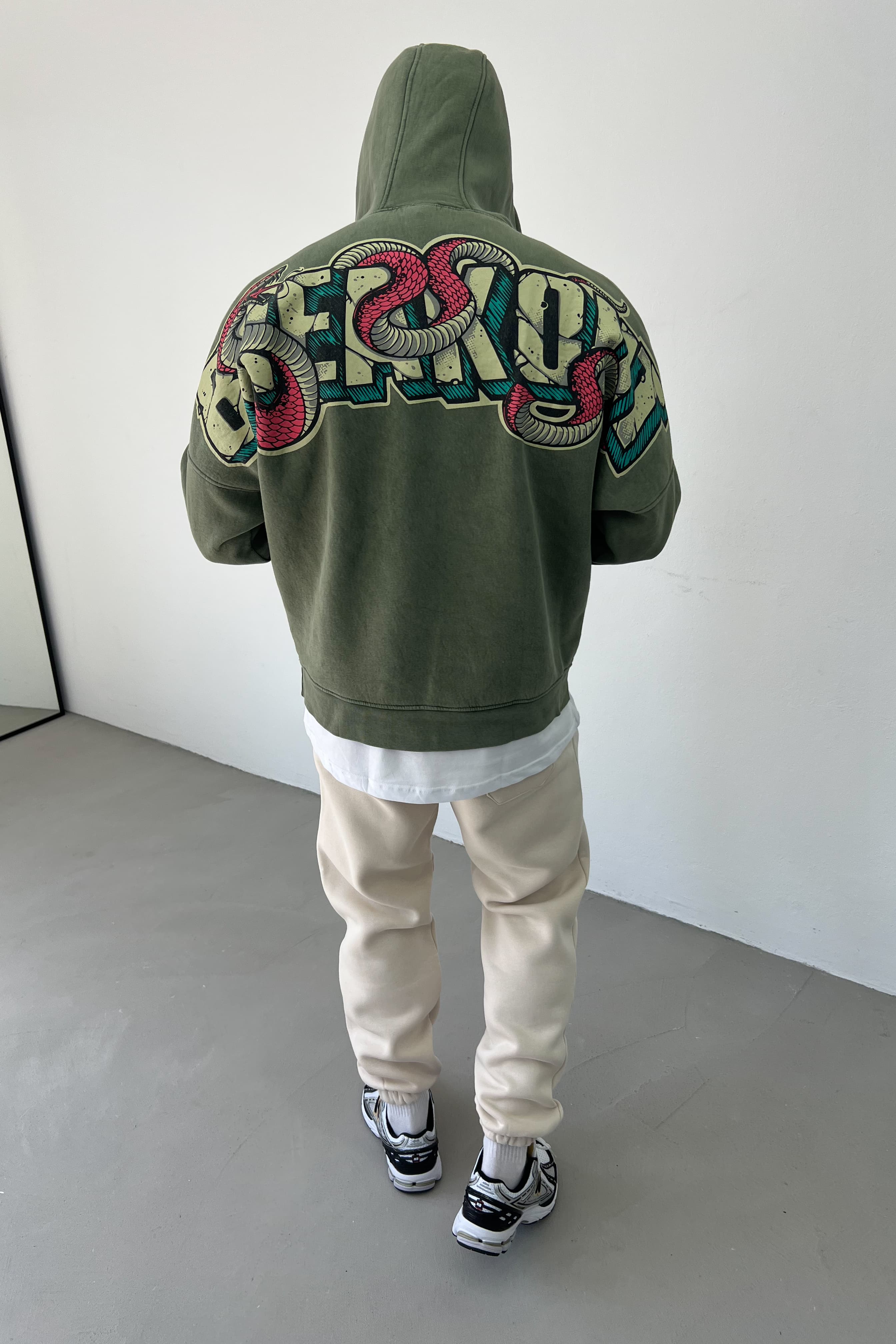 Breakout Baskılı Oversize Yıkamalı Haki Sweatshirt 25K203