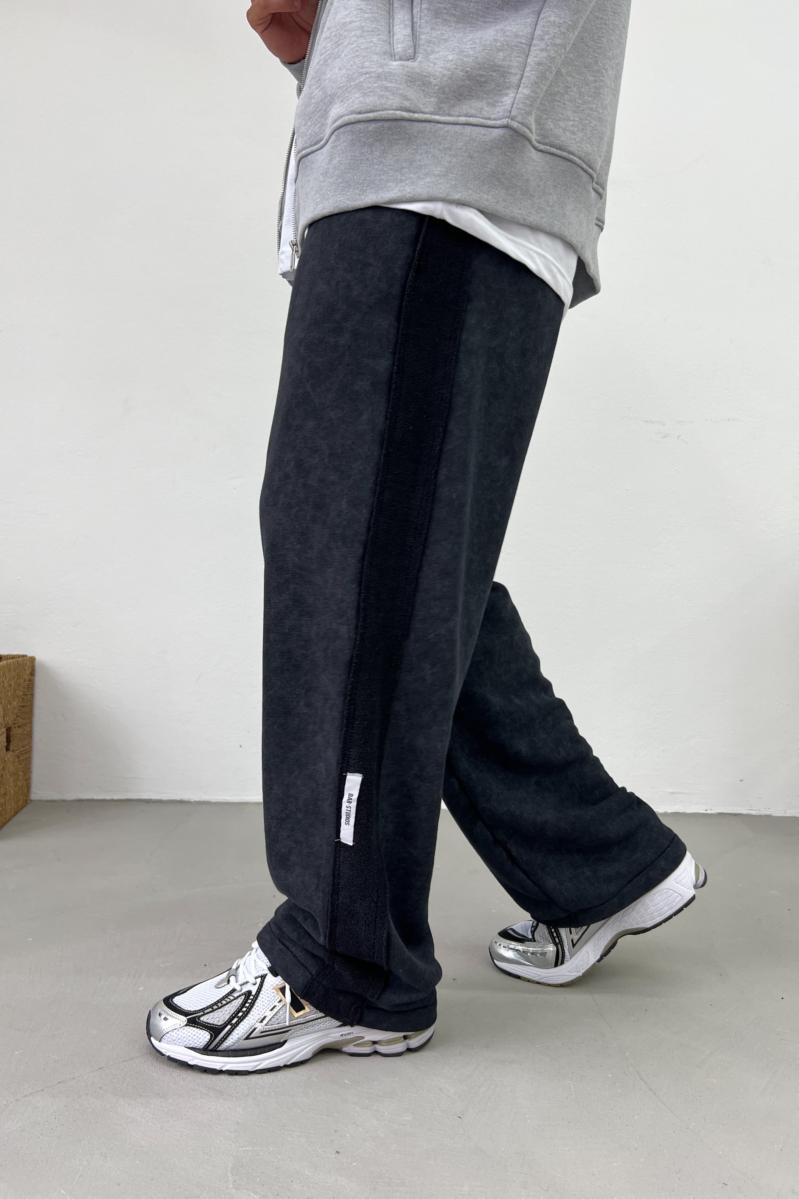 Etiket Detaylı Yıkamalı Baggy Eşofman B100-01 - Siyah