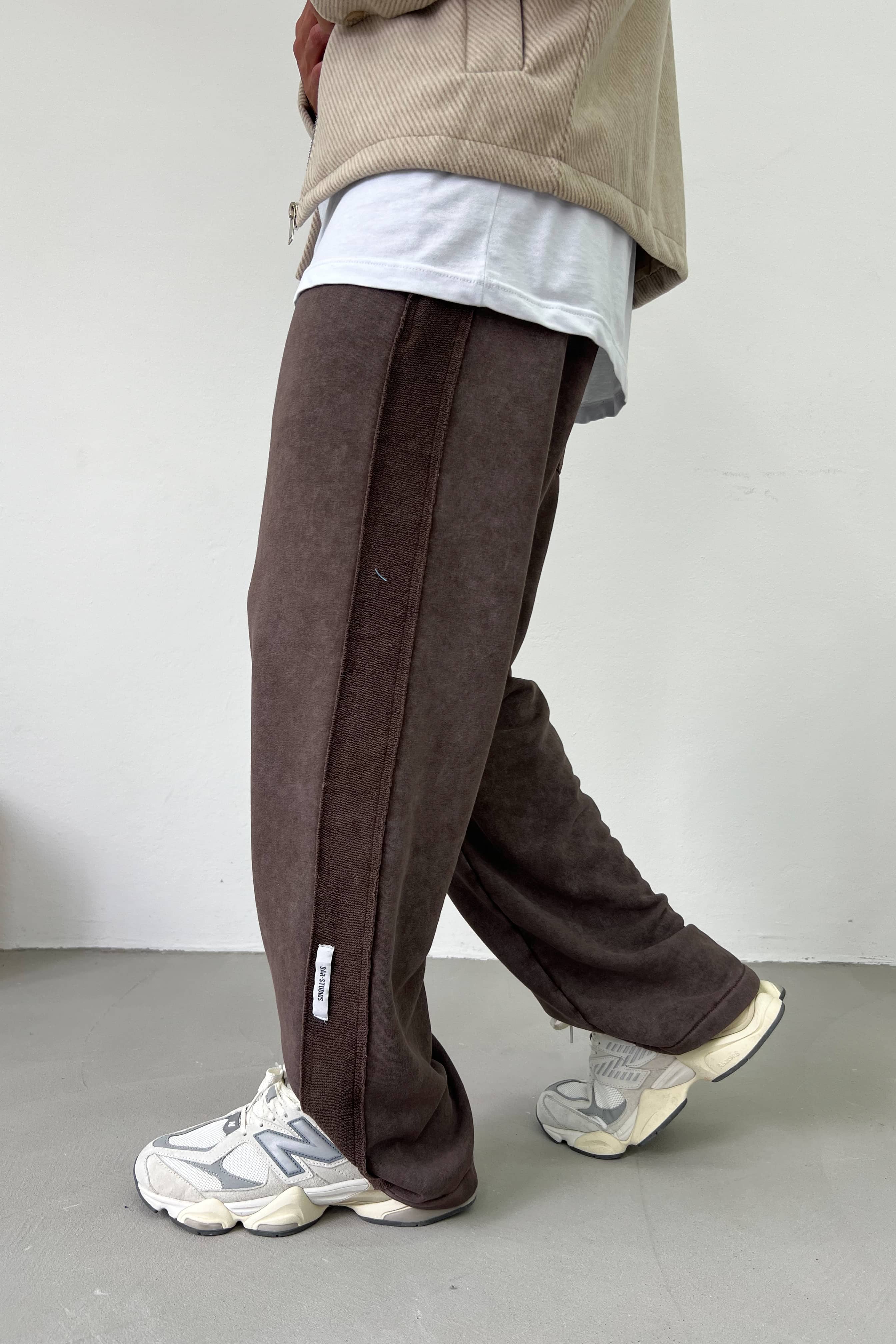 Etiket Detaylı Yıkamalı Baggy Eşofman B100-01 - Kahve