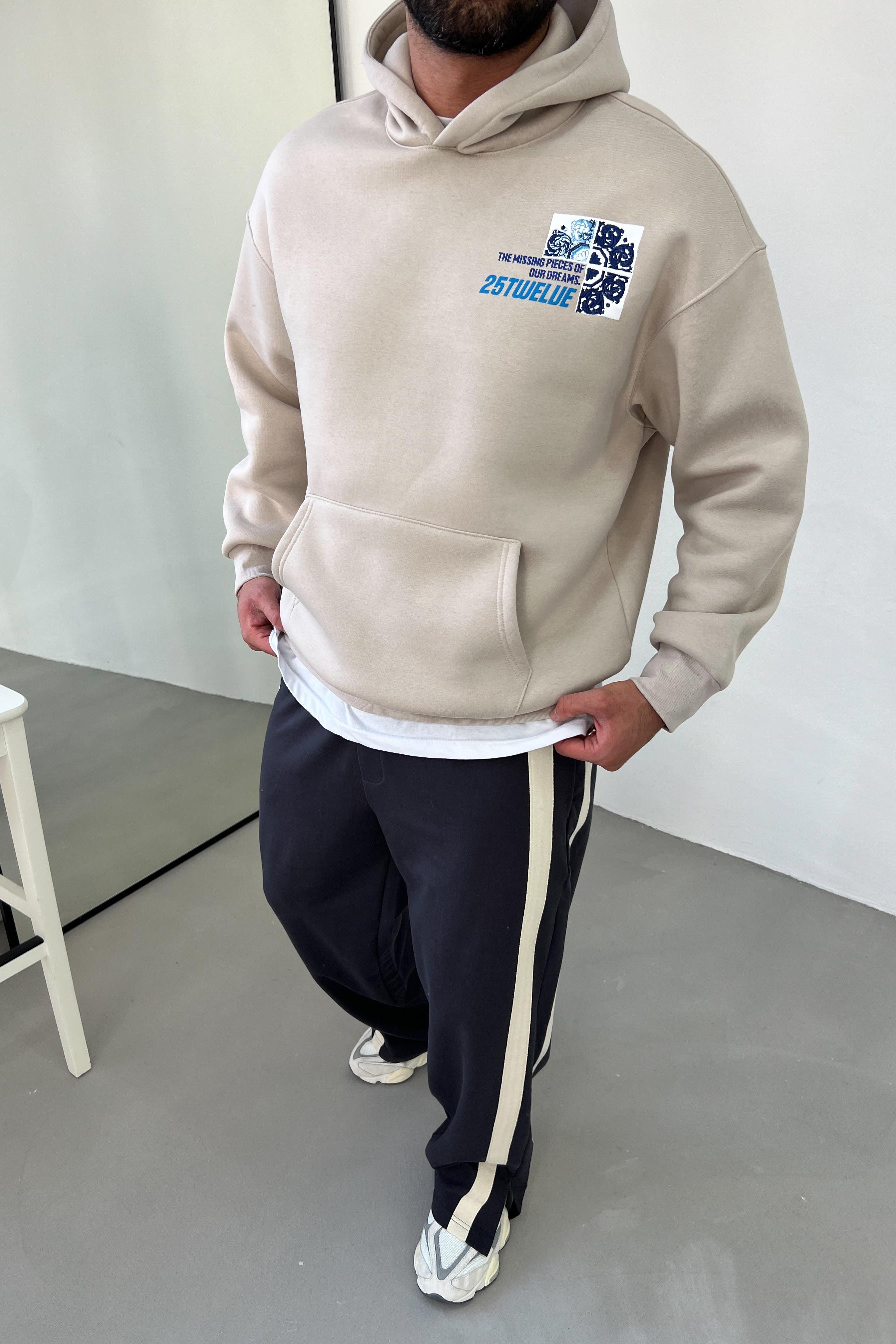 Sırtı Çiçek Motifli Oversize Bej Sweatshirt 1624