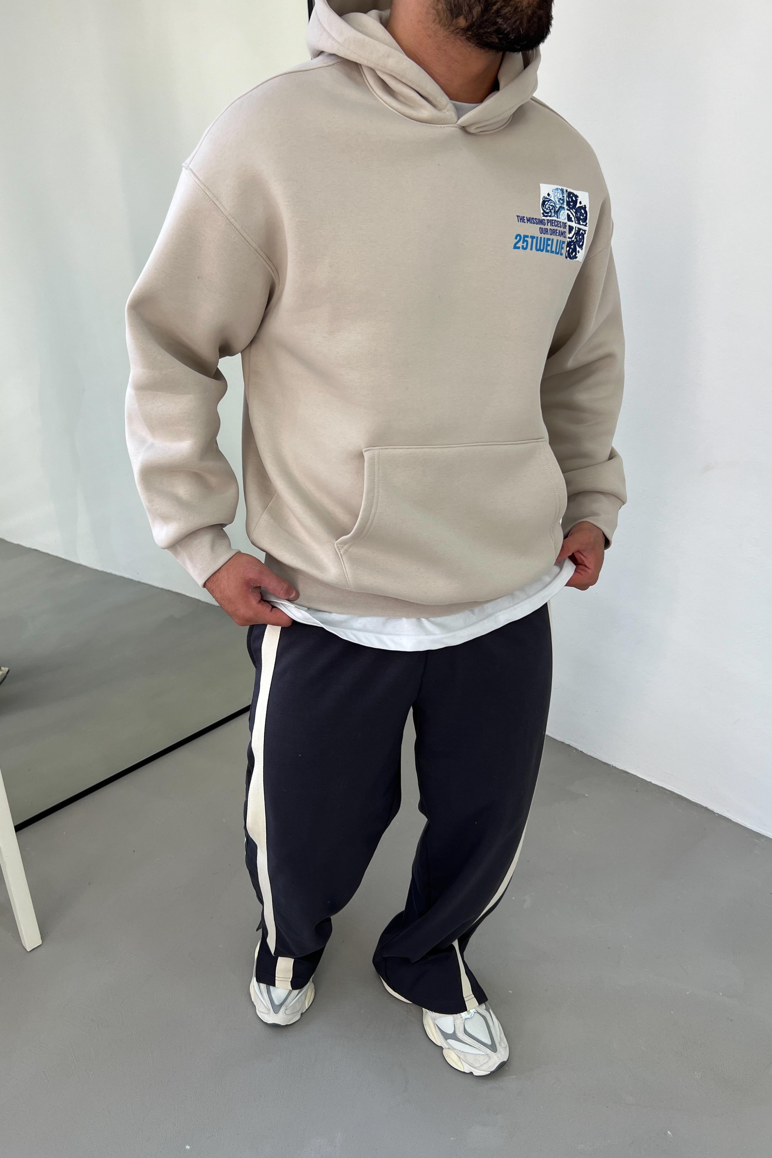 Sırtı Çiçek Motifli Oversize Bej Sweatshirt 1624