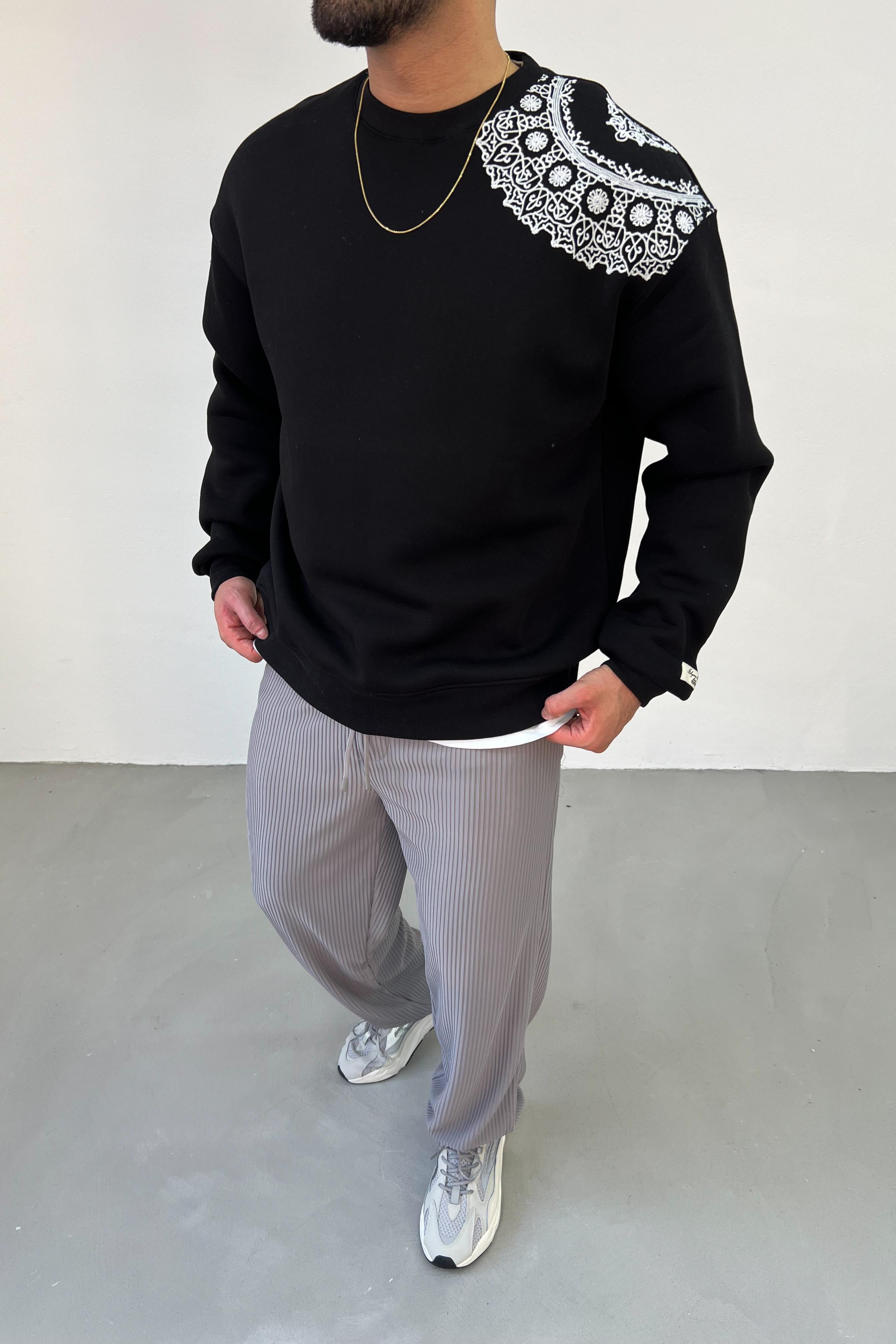 Minimalism Nakışlı Oversize Siyah Sweatshirt 5028