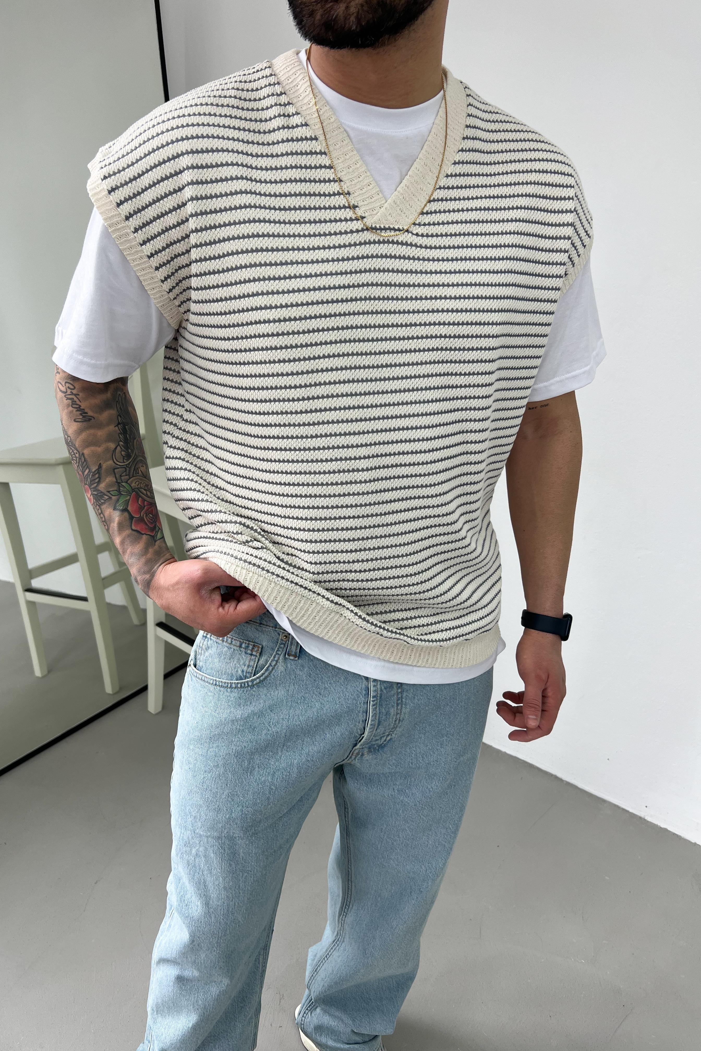V Yaka Çizgili Oversize Süveter 25001