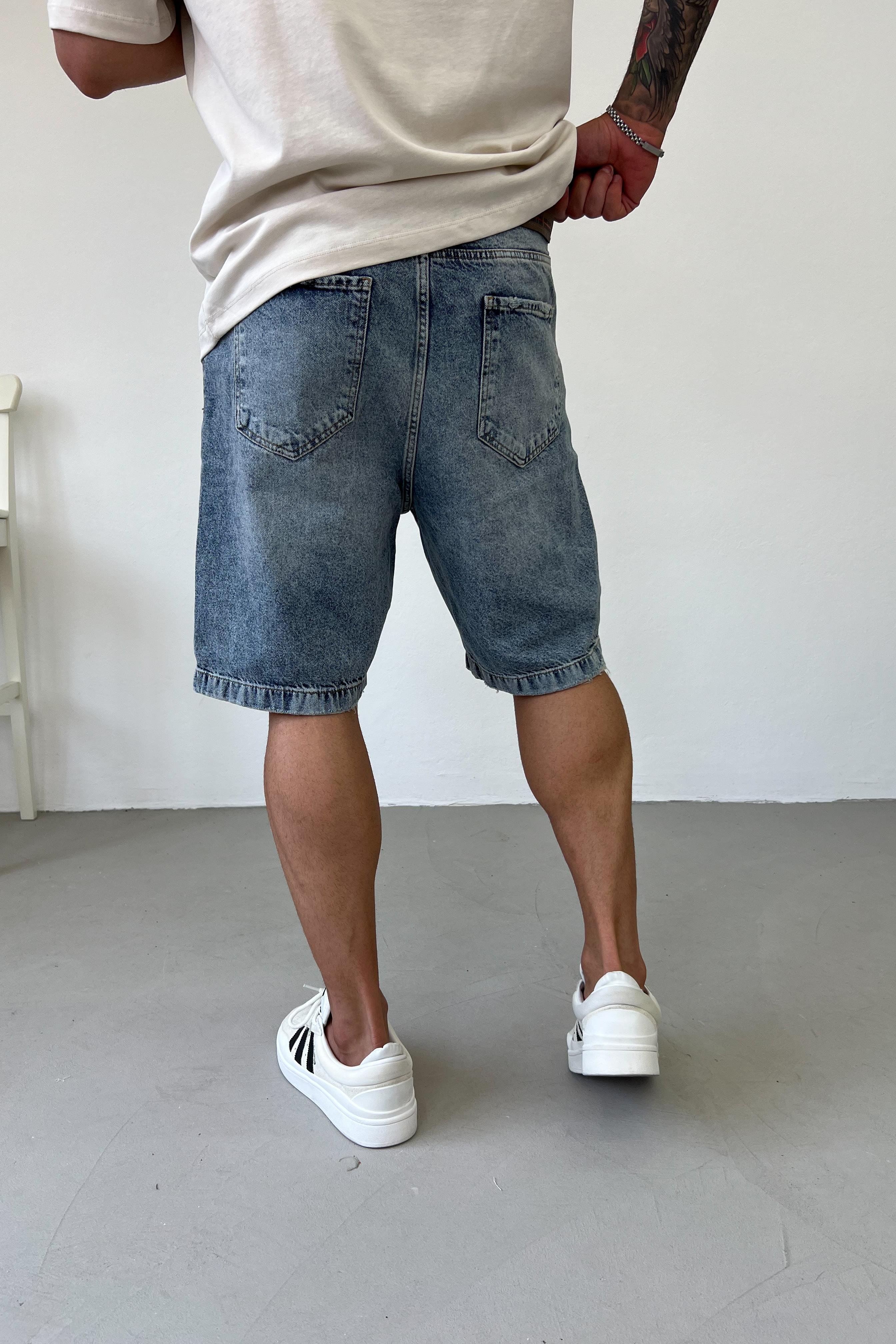 Relaxed Fit Taşlamalı Açık Mavi Kot Şort 086