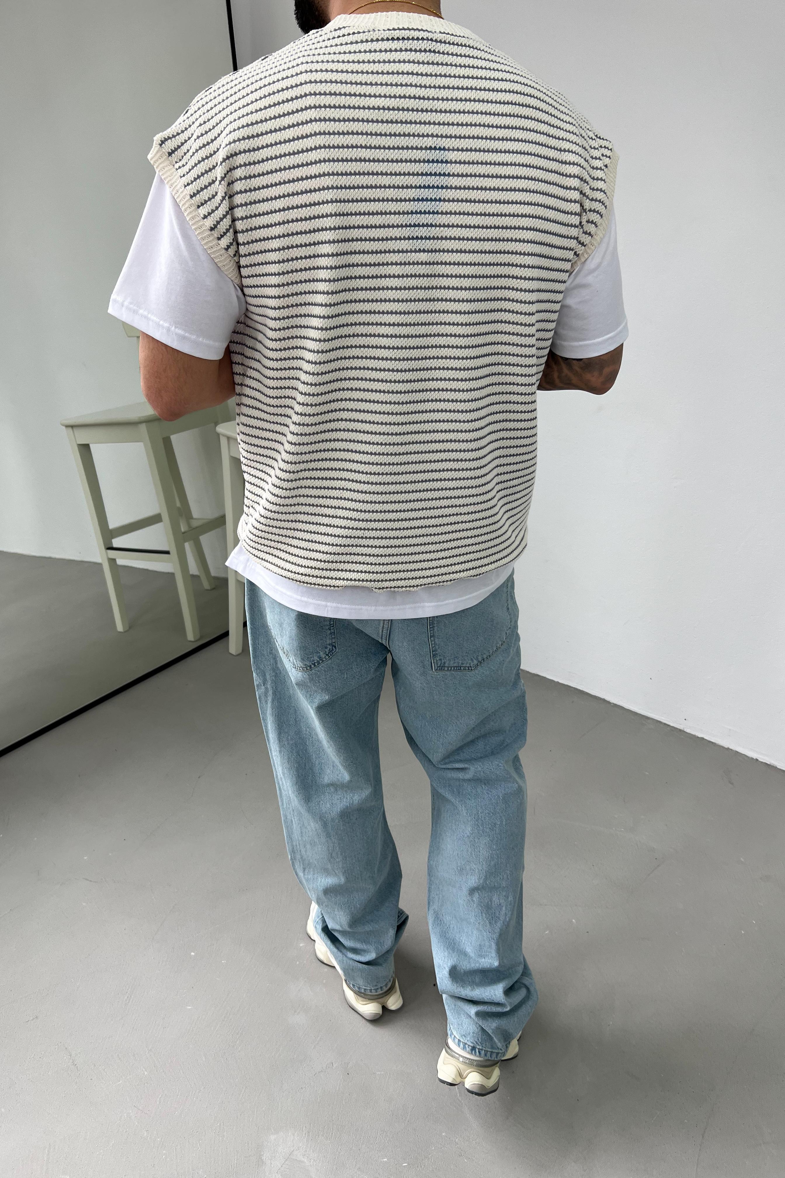 V Yaka Çizgili Oversize Süveter 25001