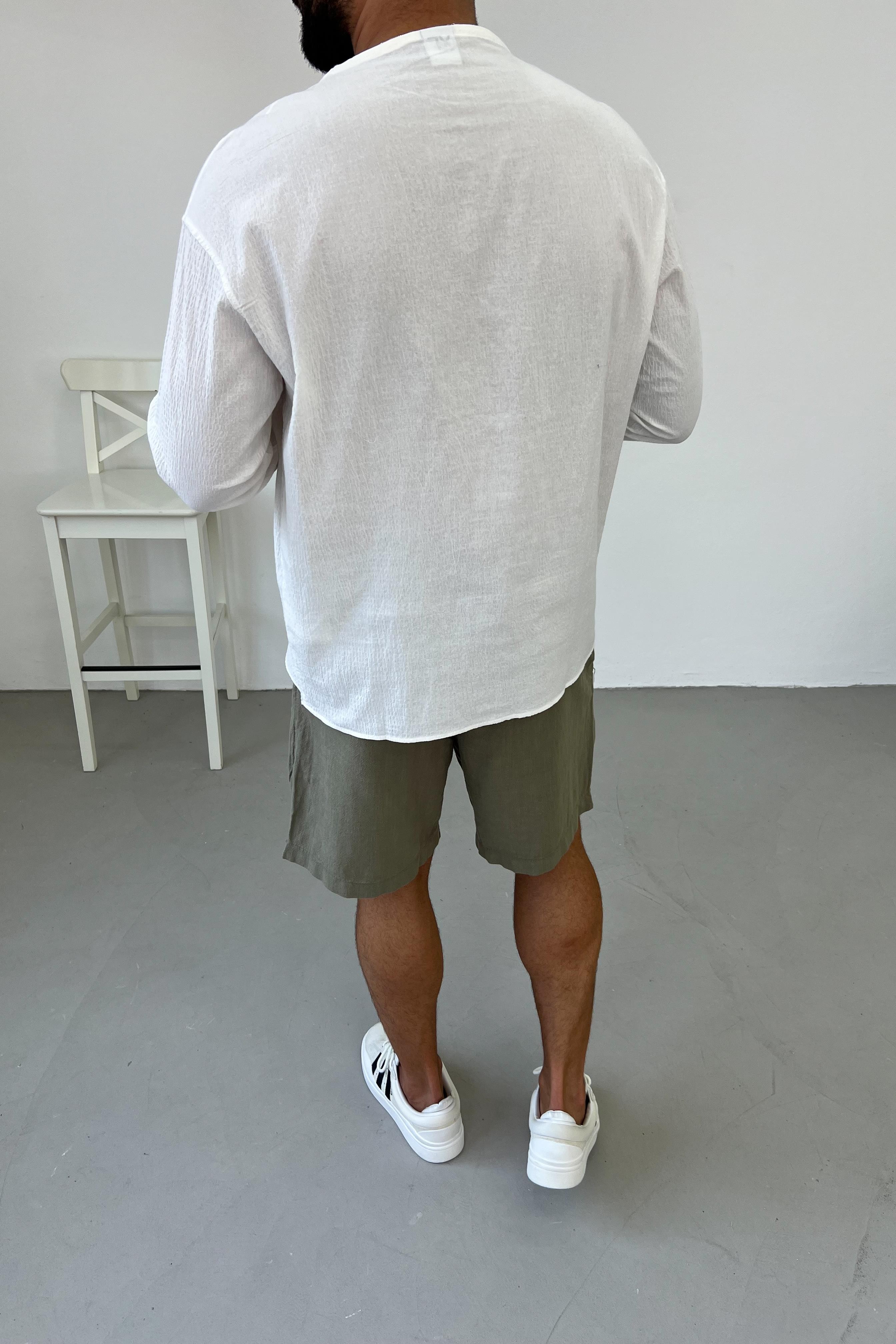 Müslin Kumaş Beyaz Oversize Yakasız Gömlek 127