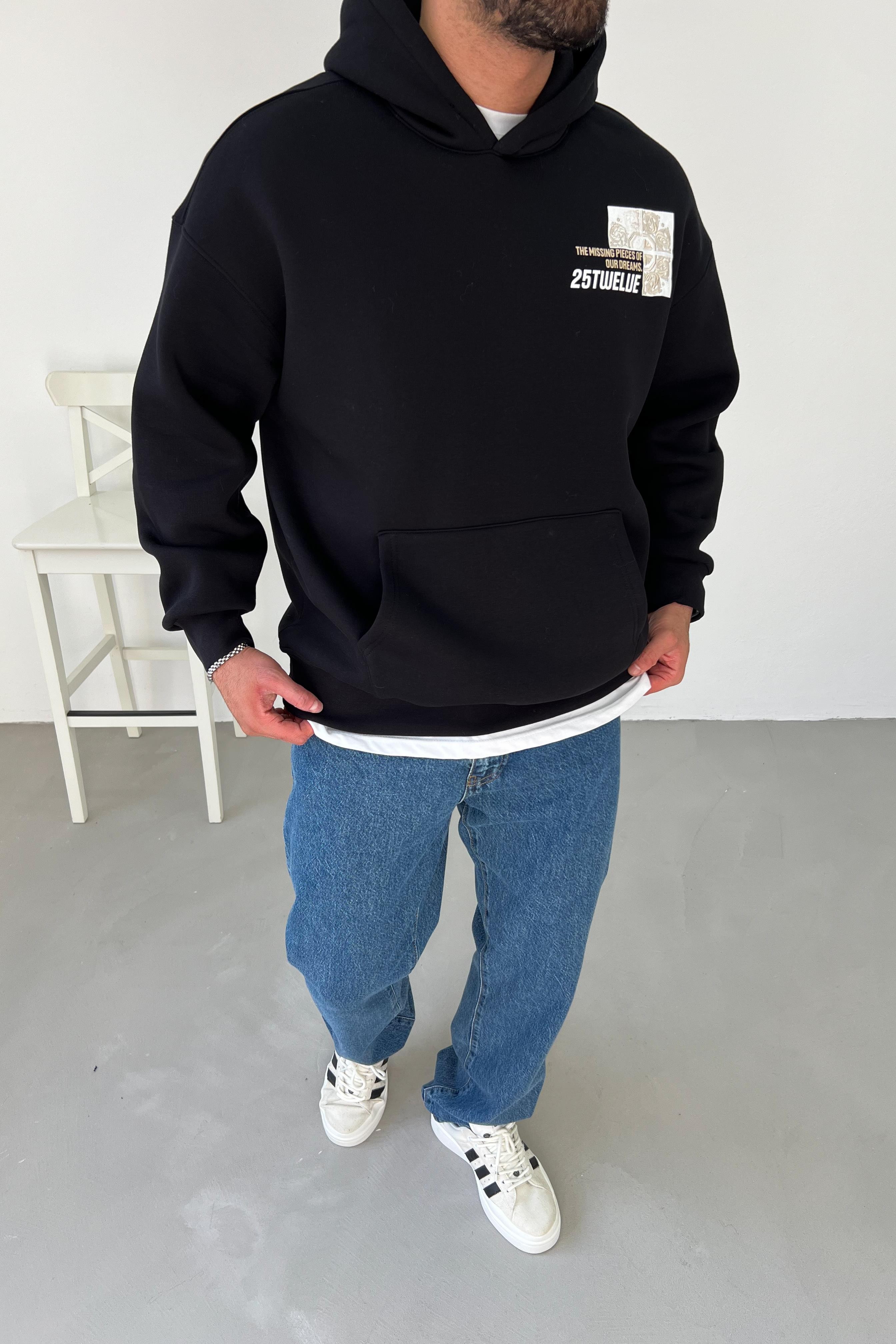 Sırtı Çiçek Motifli Oversize Siyah Sweatshirt 1624