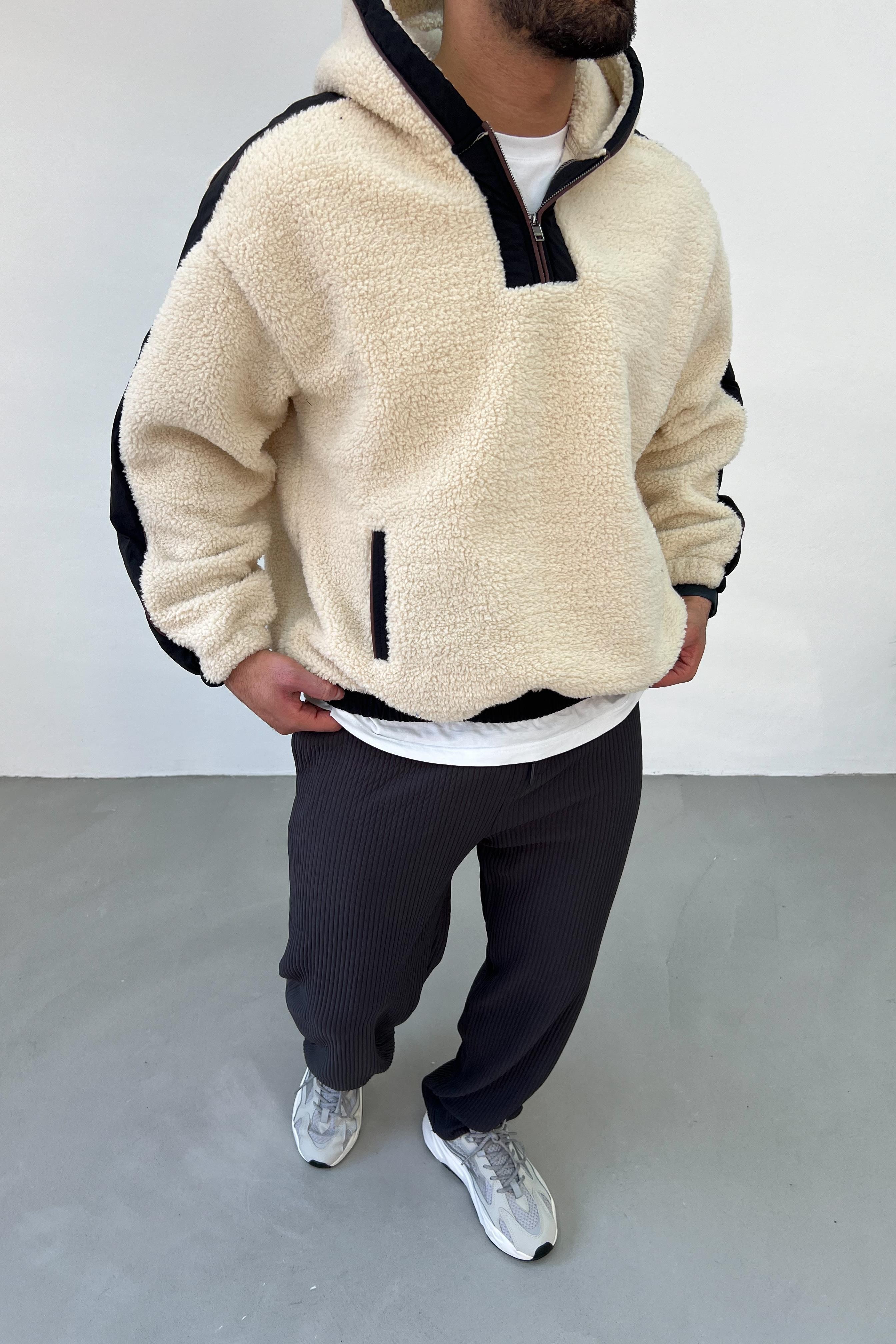 Yakası Fermuarlı Oversize Bej Peluş Sweatshirt 1631