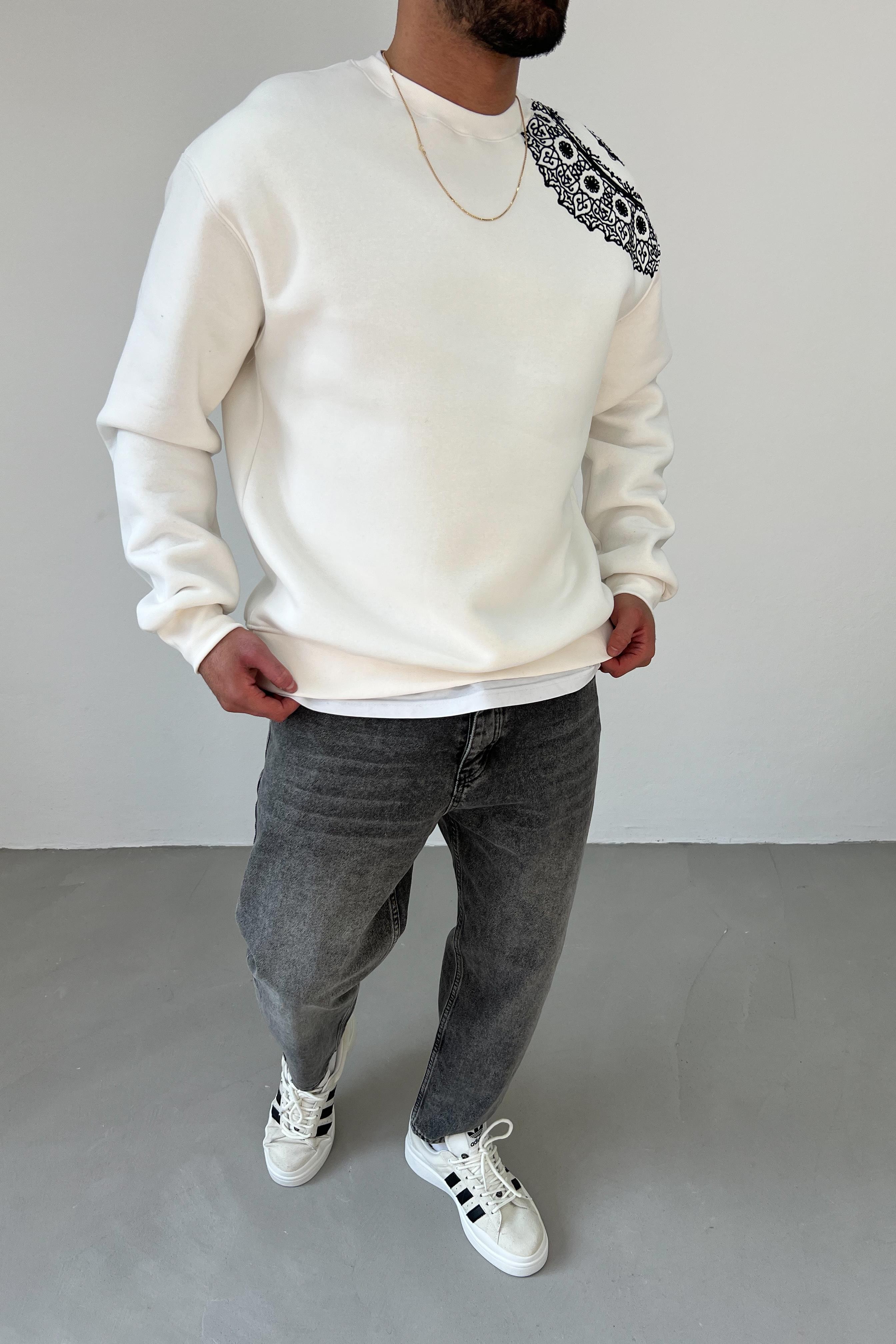 Minimalism Nakışlı Oversize Beyaz Sweatshirt 5028