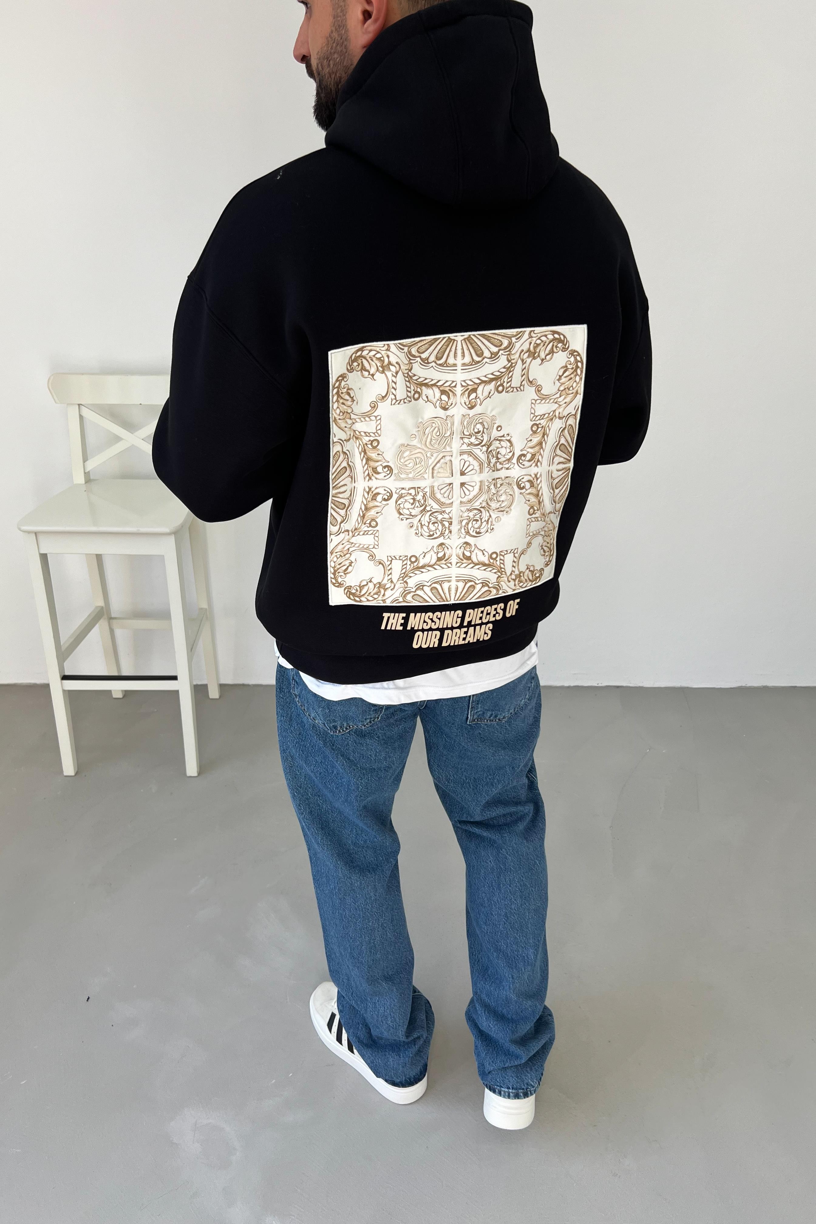 Sırtı Çiçek Motifli Oversize Siyah Sweatshirt 1624
