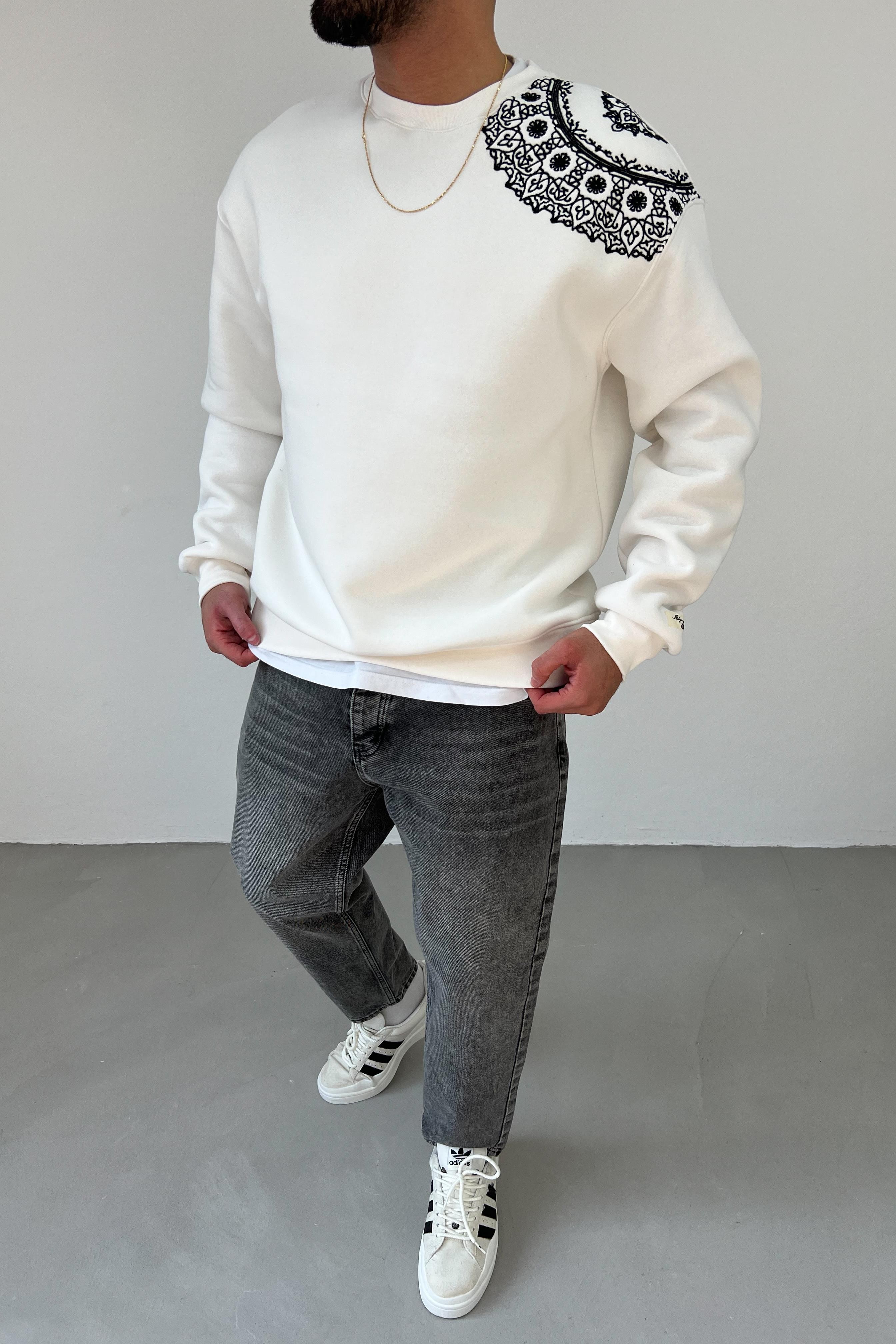 Minimalism Nakışlı Oversize Beyaz Sweatshirt 5028