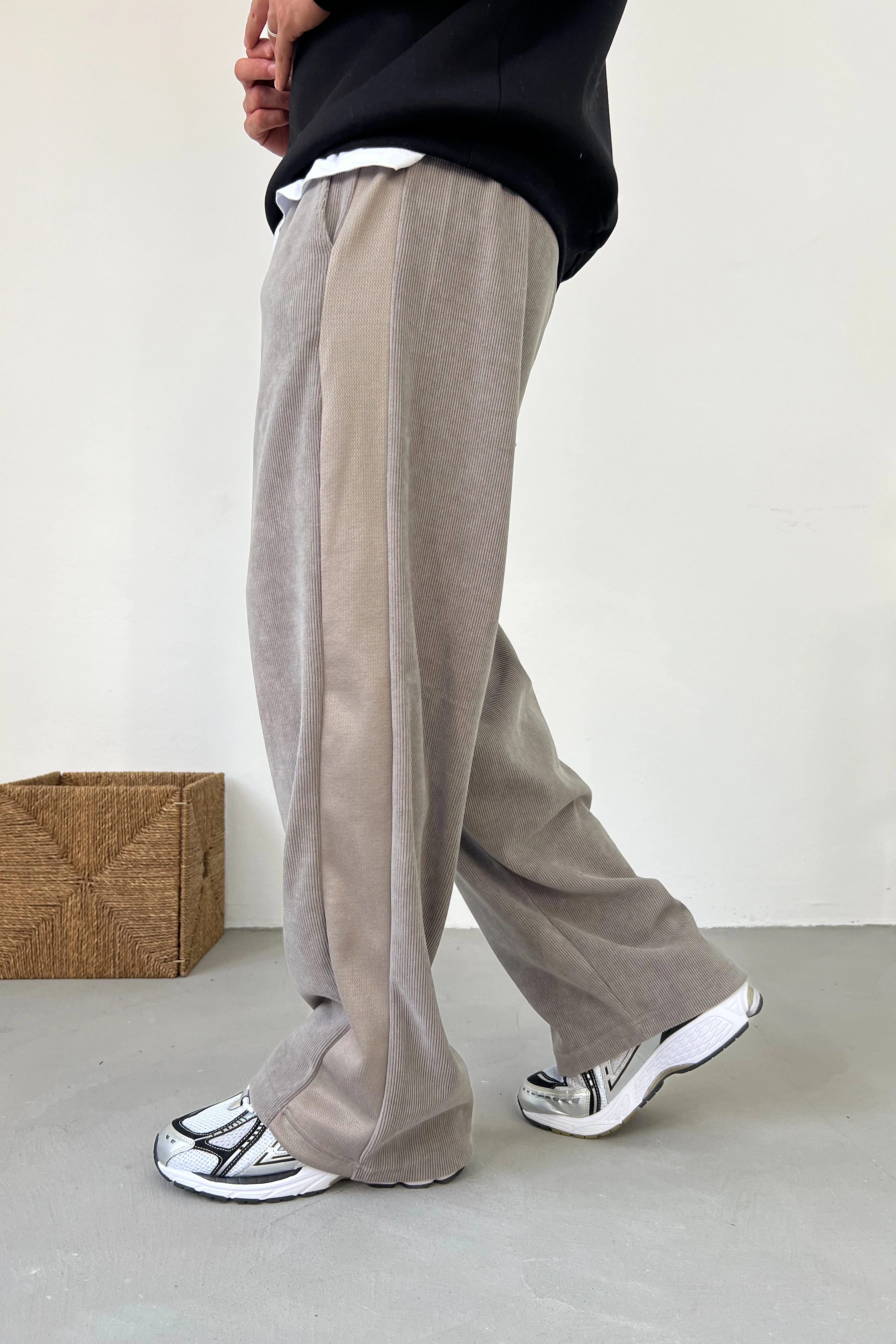 Şerit Detaylı Kadife Baggy Pantolon 26K145