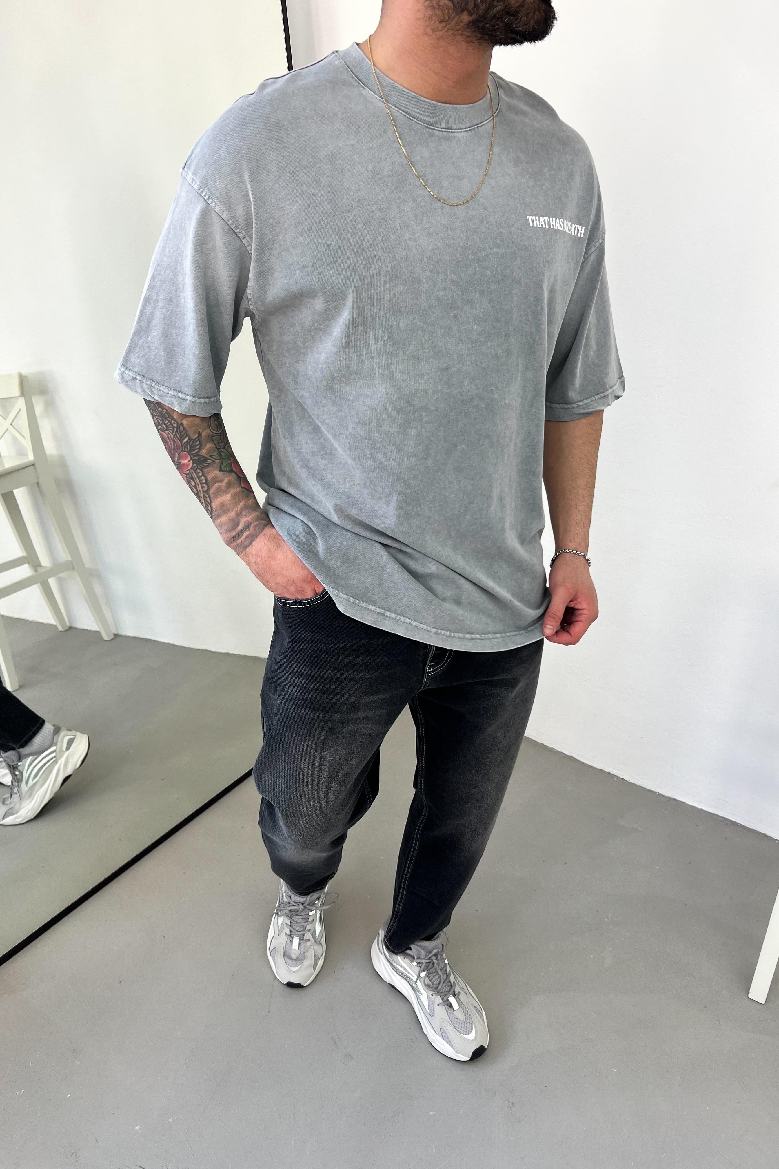 That Has Breath Yazı Detaylı Yıkamalı Oversize Siyah Tshirt 2027