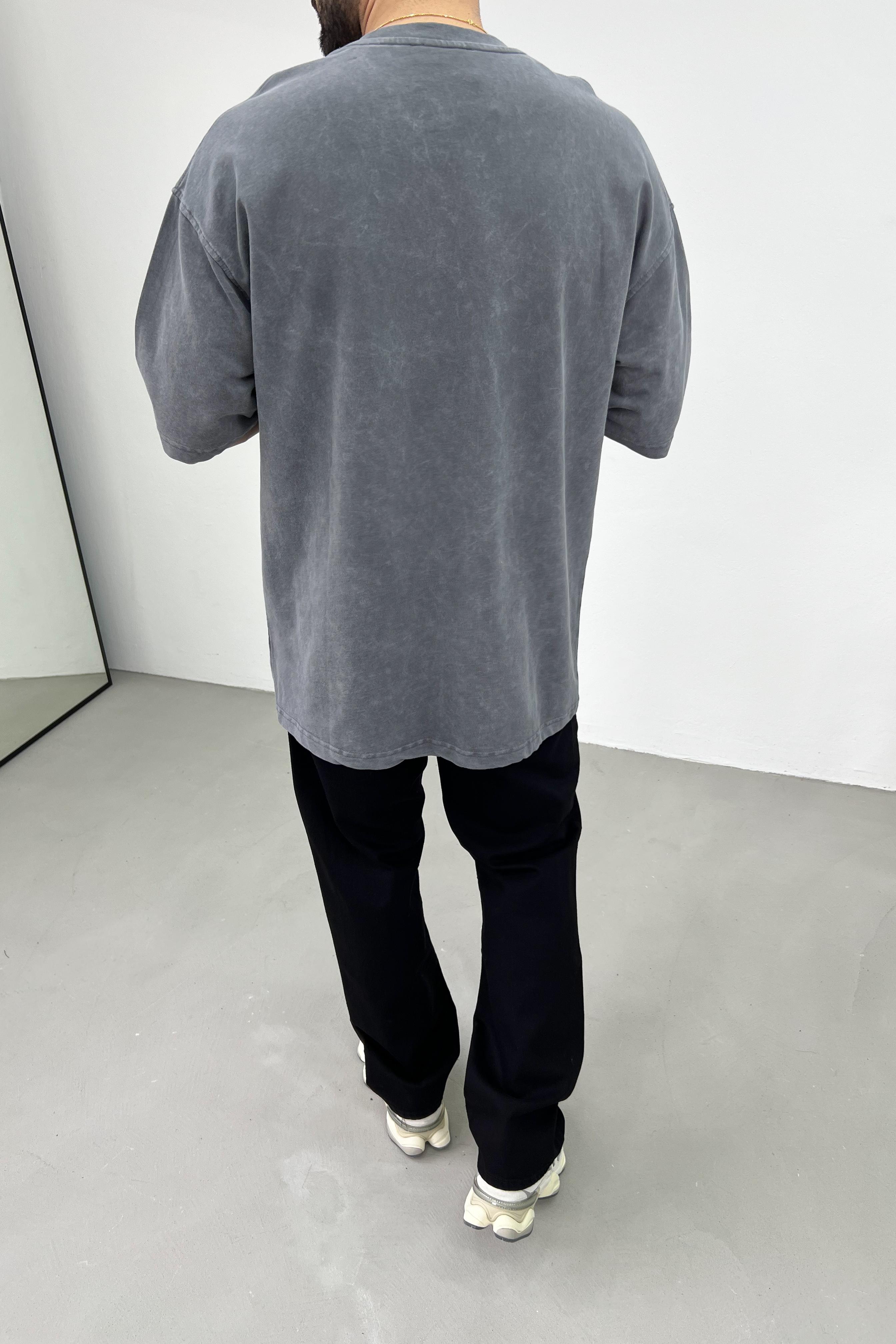 Kesik Cep Detaylı Yıkamalı Oversize Tshirt 20-23