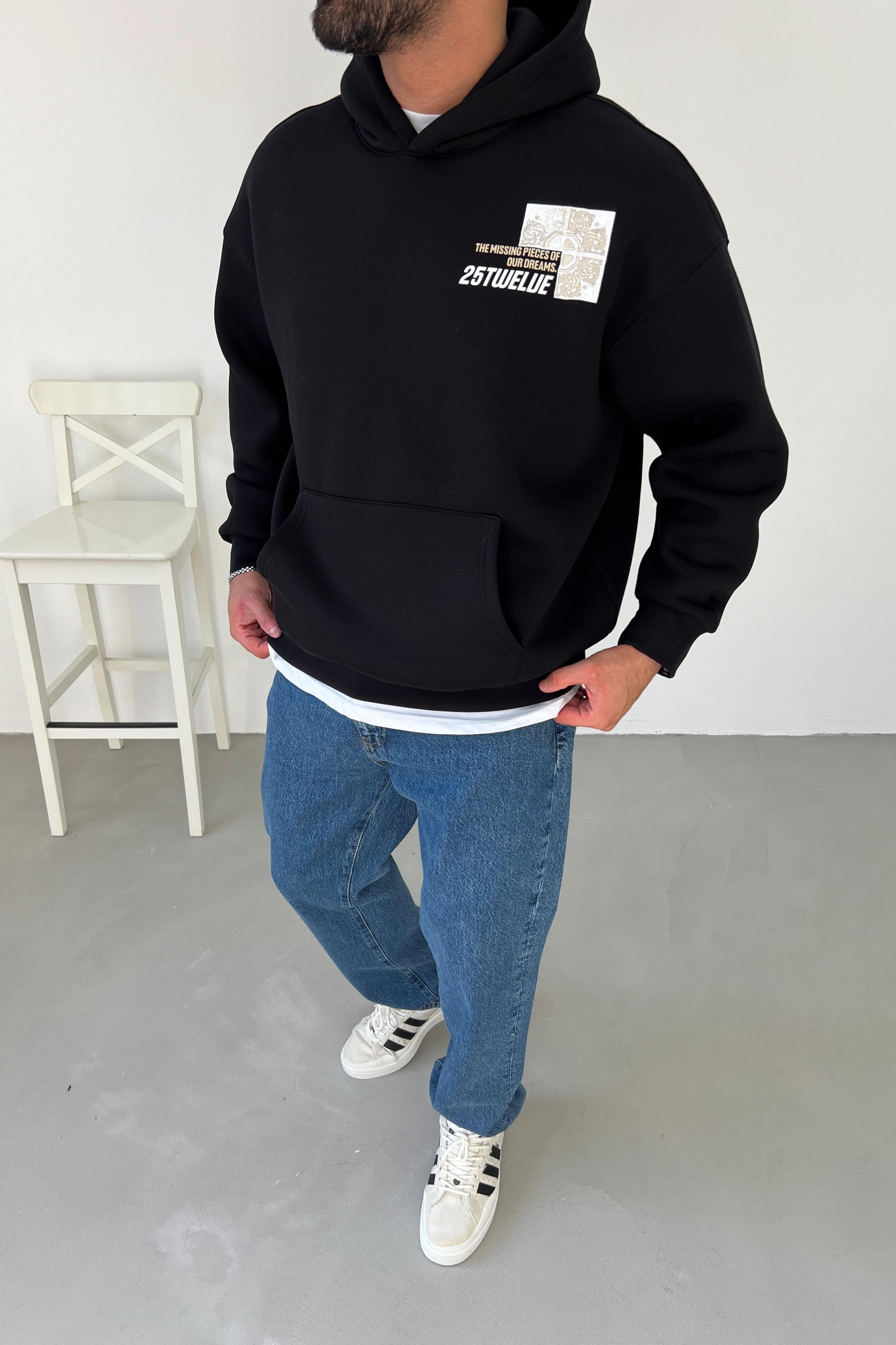 Sırtı Çiçek Motifli Oversize Siyah Sweatshirt 1624