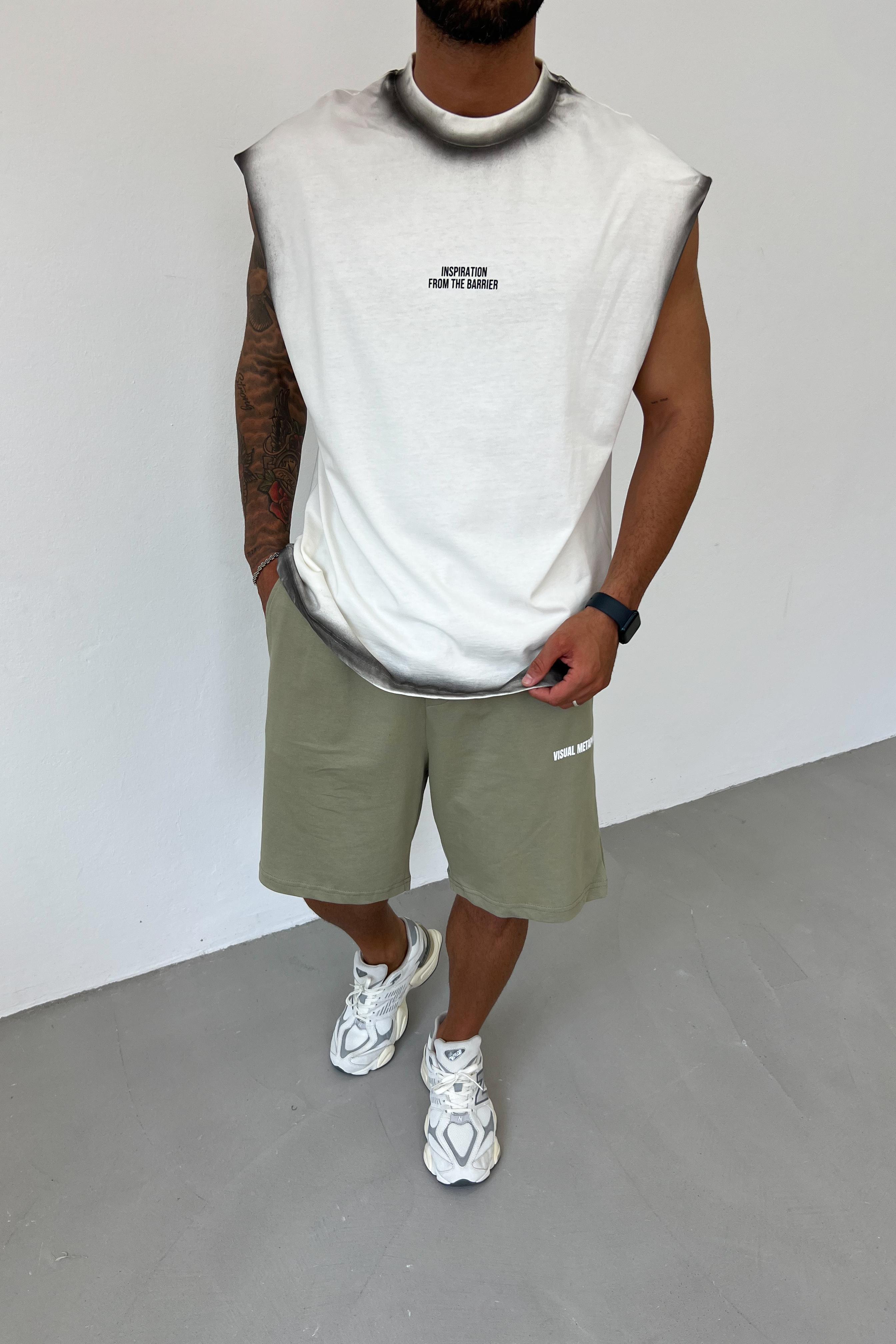 Sprey Boyalı Oversize Kolsuz Tshirt 20-37 - Beyaz