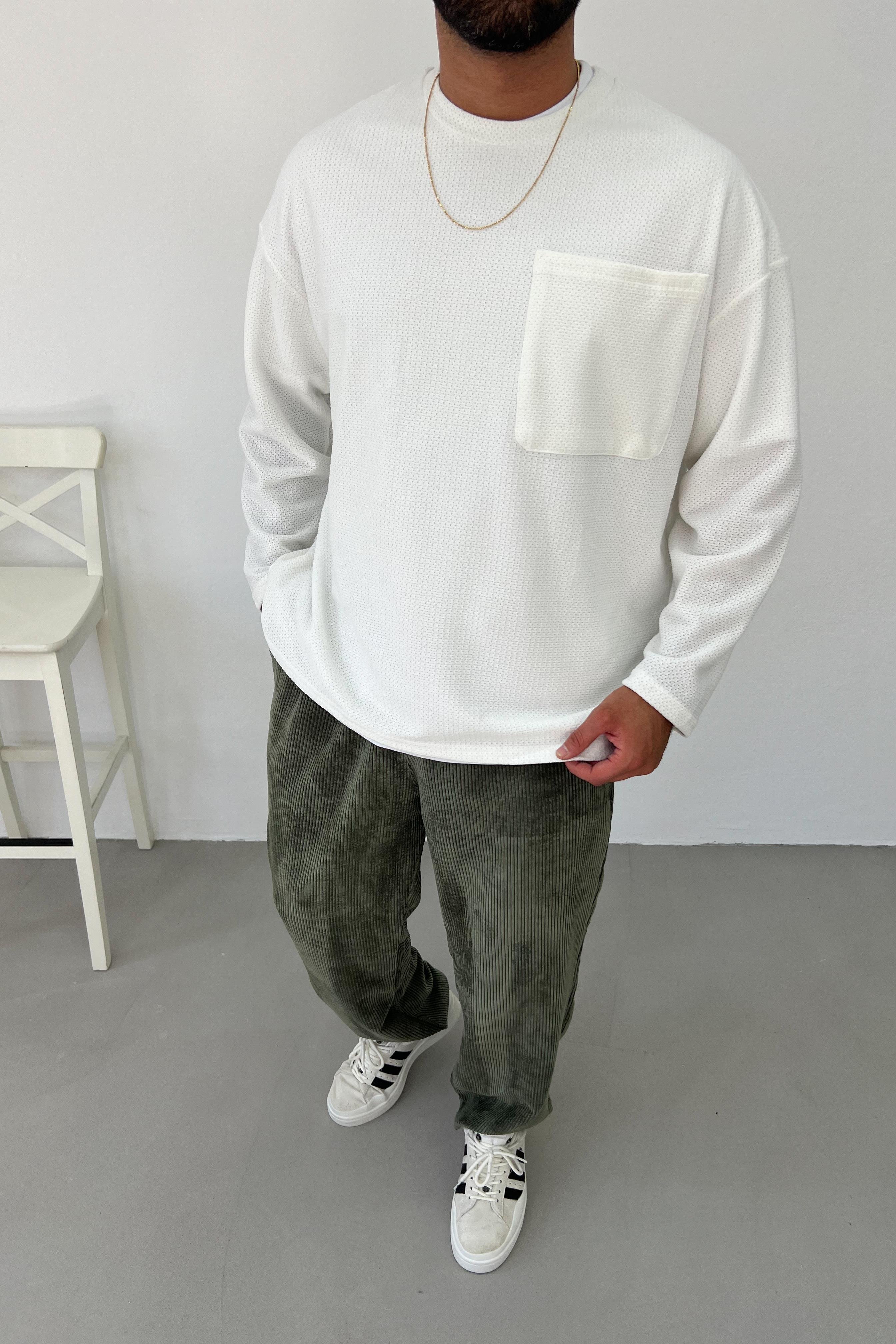 Raşel Kumaş Büyük Cepli Beyaz Oversize Sweatshirt 1561