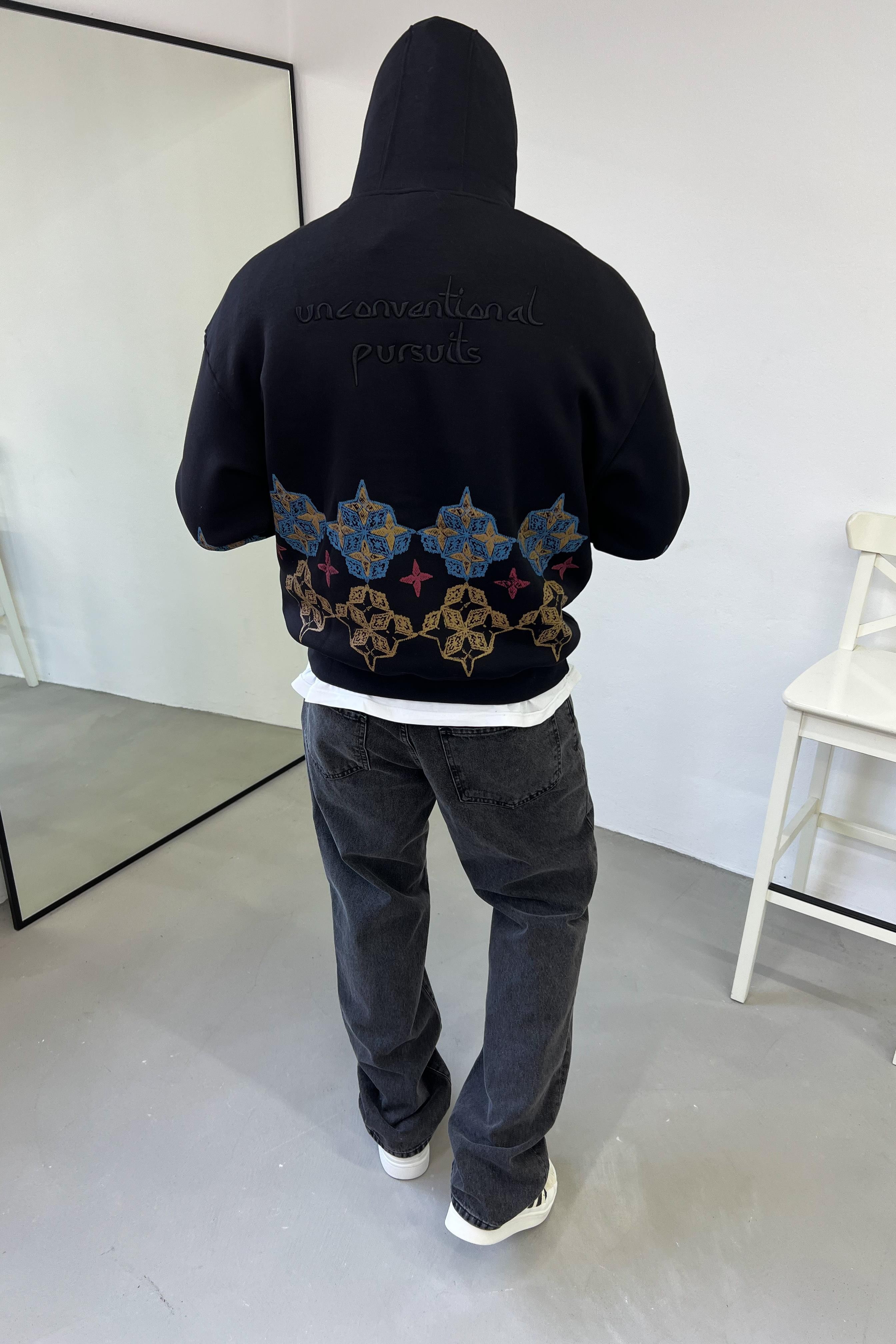Unconventional Nakışlı Oversize Siyah Sweatshirt 1550