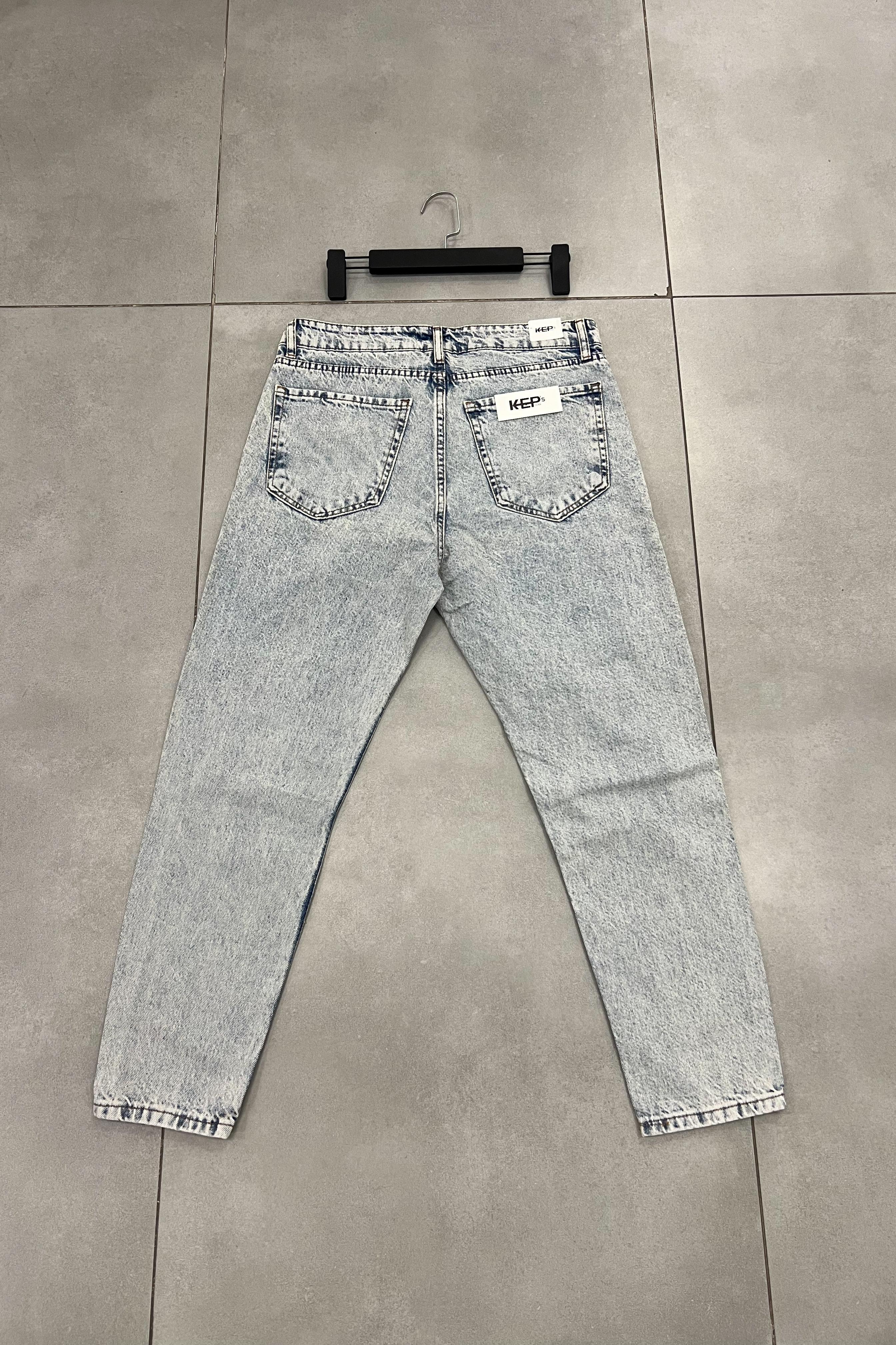 Yırtık Detaylı Taşlamalı Kar Yıkama Boyfriend Pantolon 324