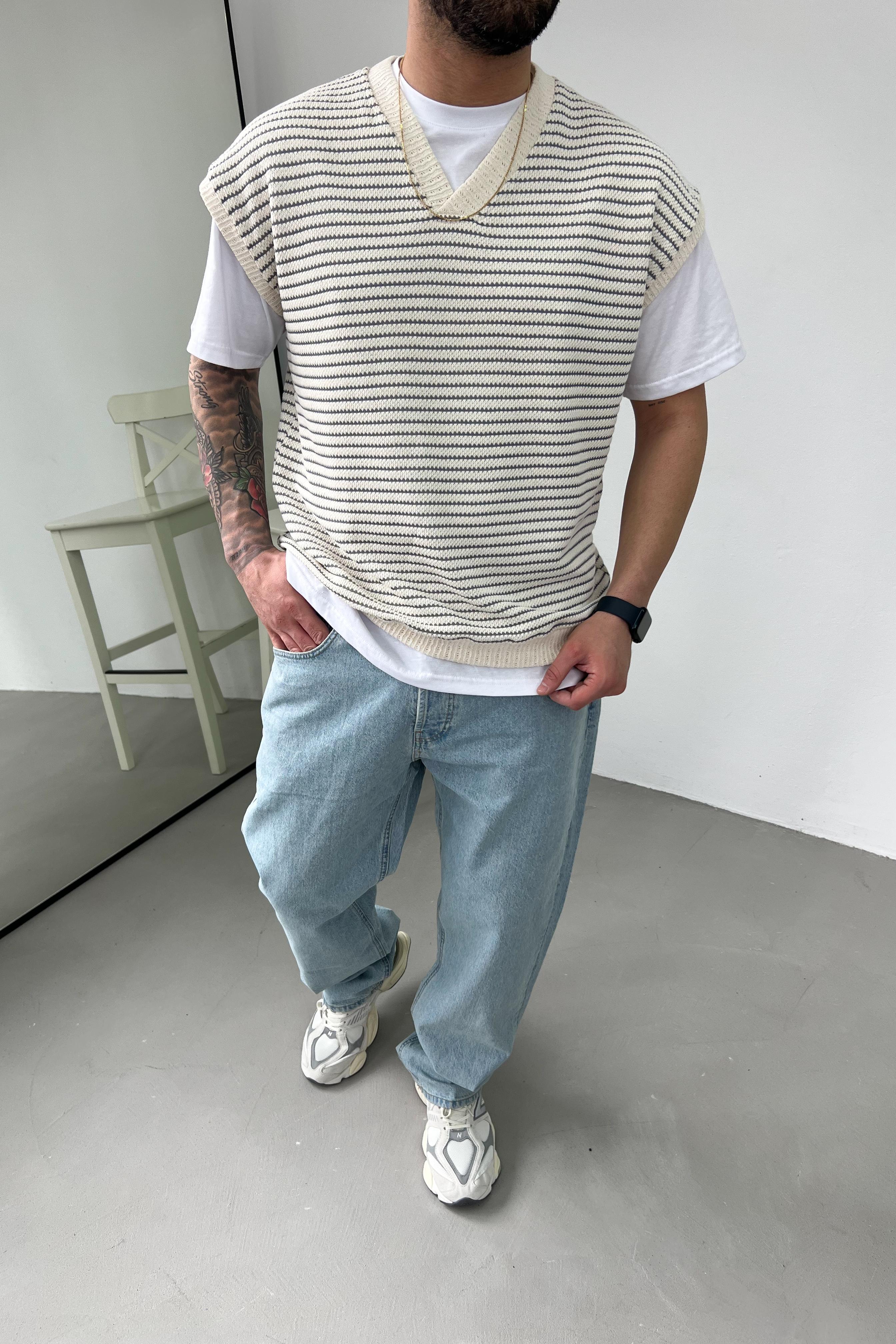 V Yaka Çizgili Oversize Süveter 25001