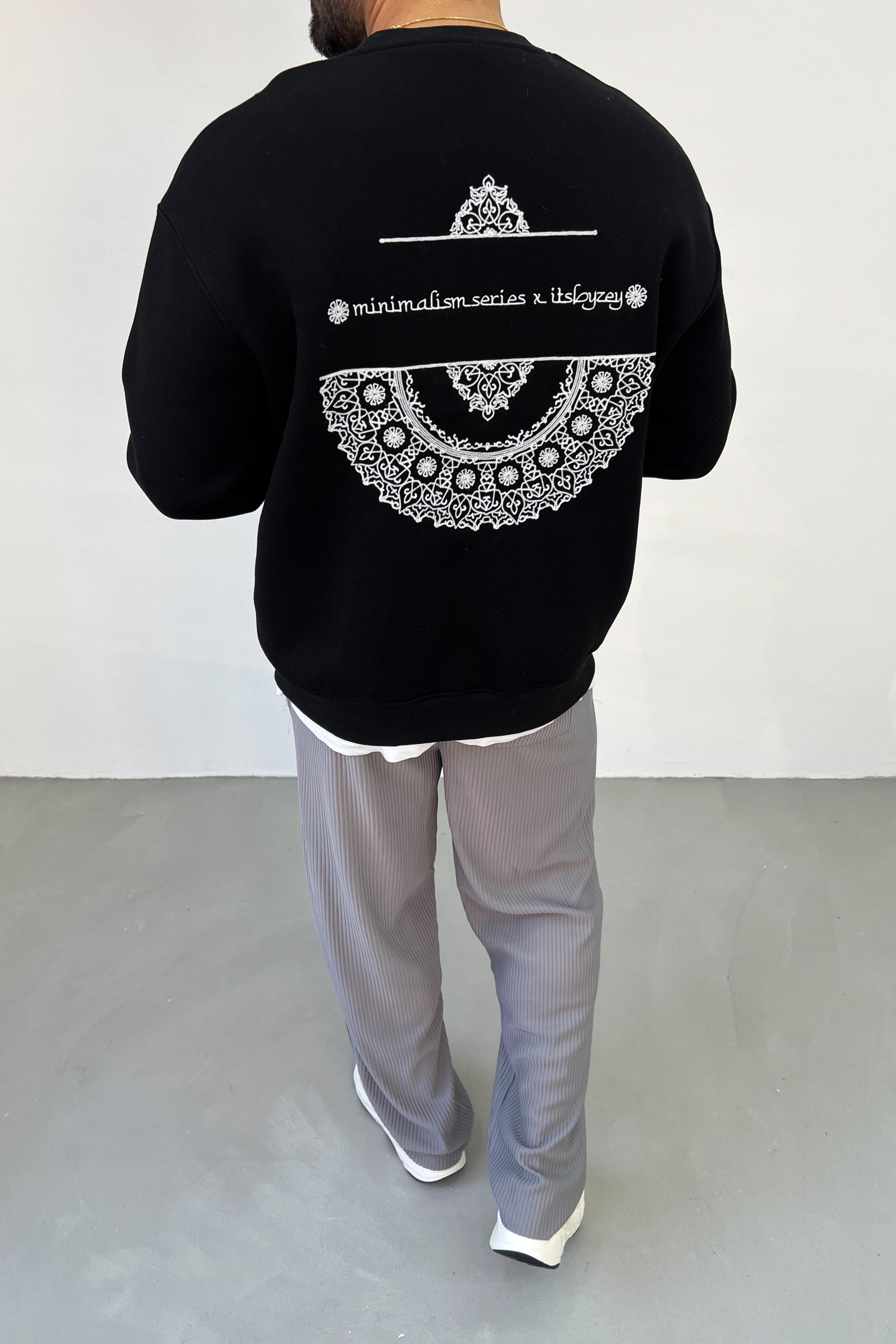 Minimalism Nakışlı Oversize Siyah Sweatshirt 5028