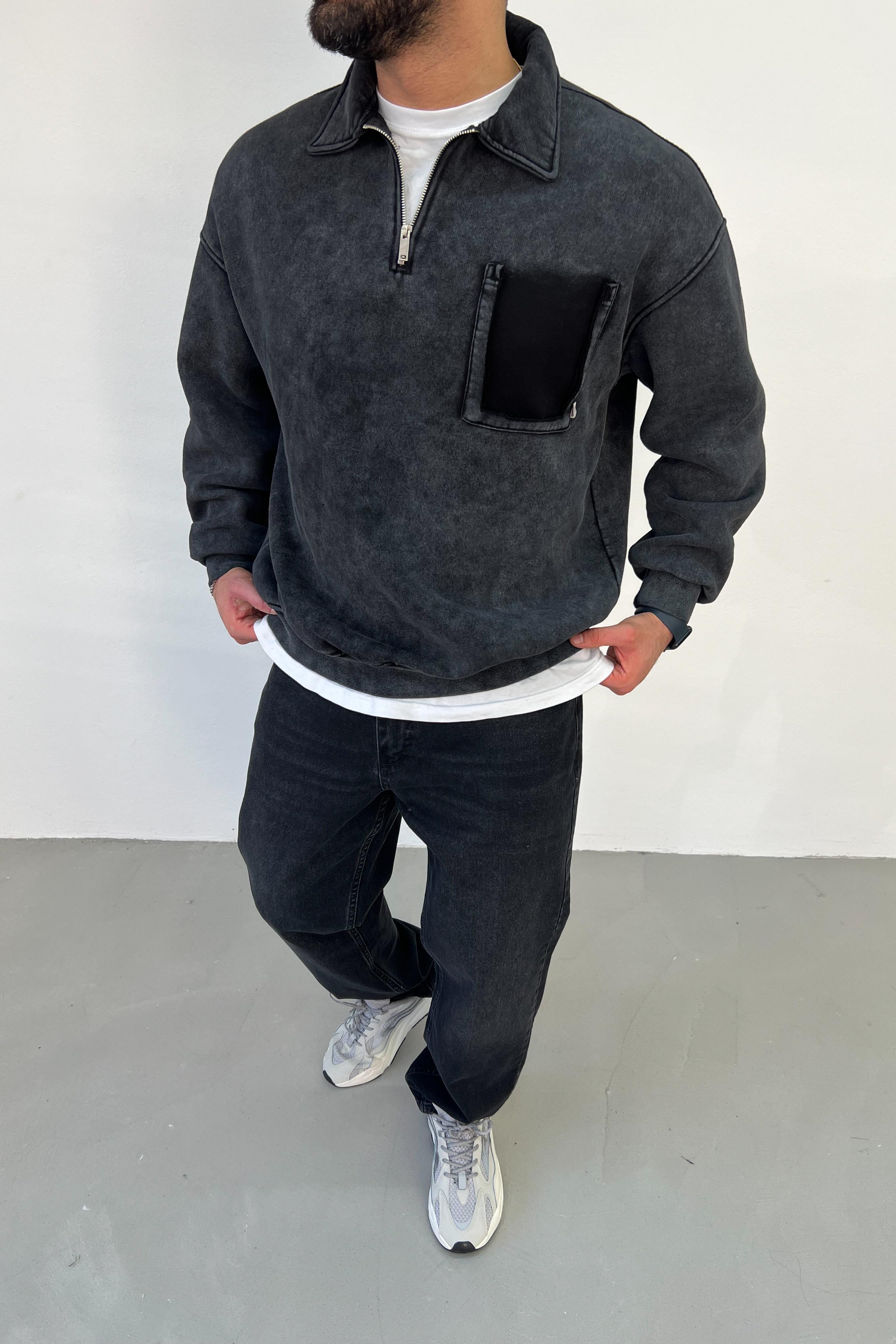 Yakası Fermuarlı Yıkamalı Siyah Oversize Sweatshirt 52